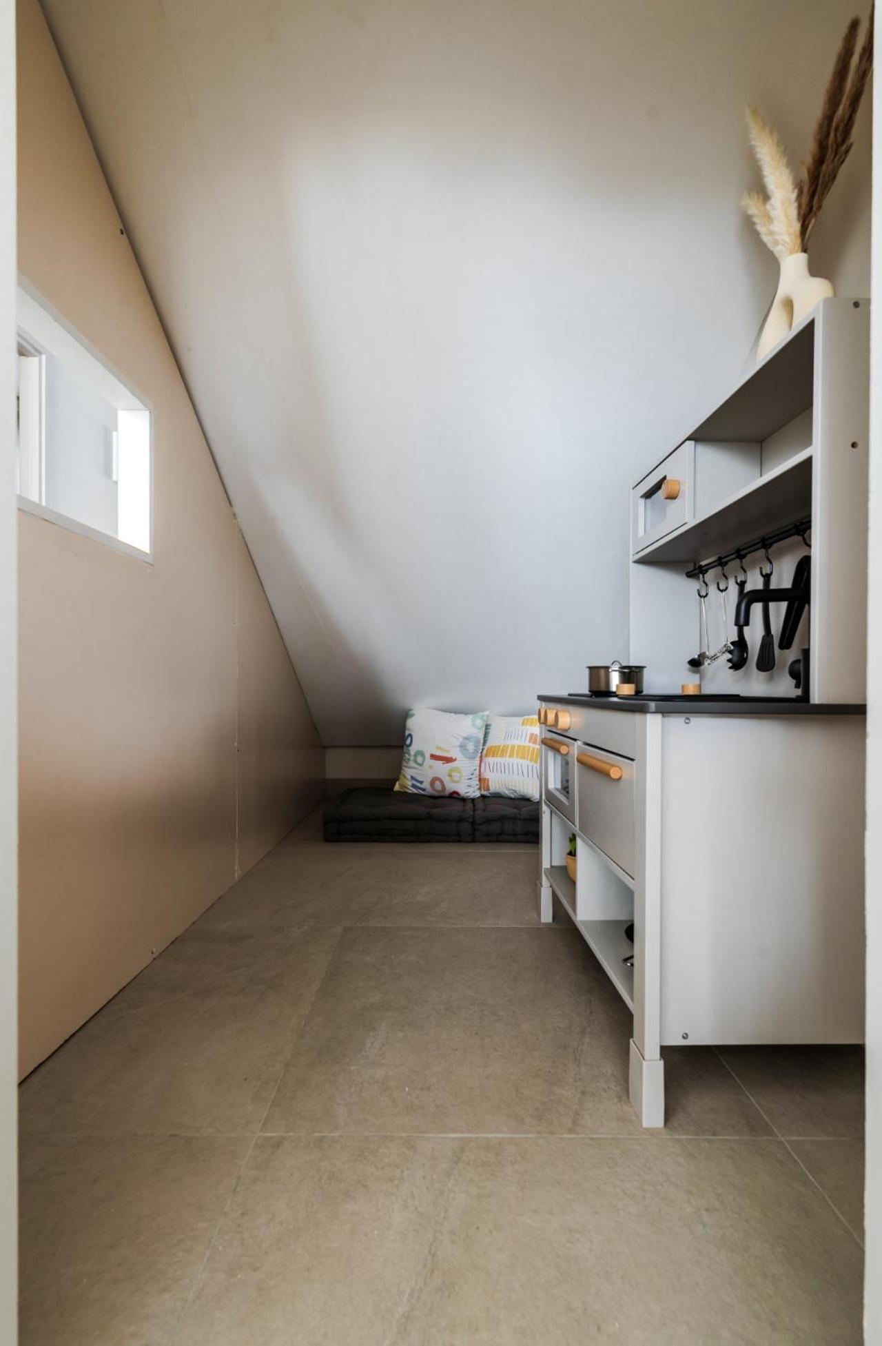 New Family Villa with PS5, Garden and Playroom