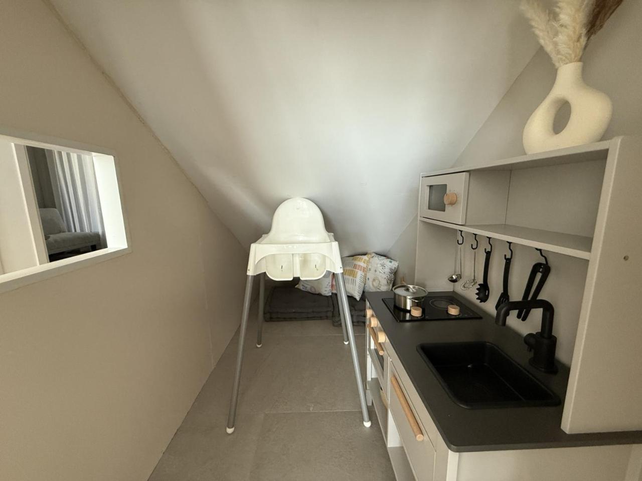 New Family Villa with PS5, Garden and Playroom