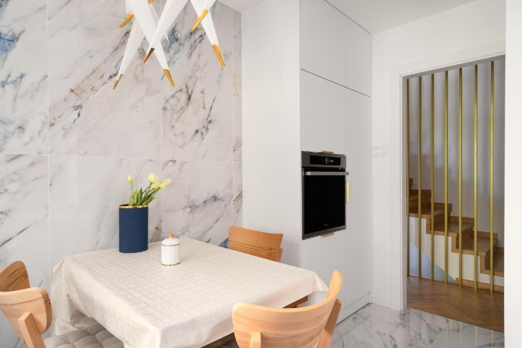 Golden Home Saska Kępa&Boutique Villa in the Heart of Warsaw