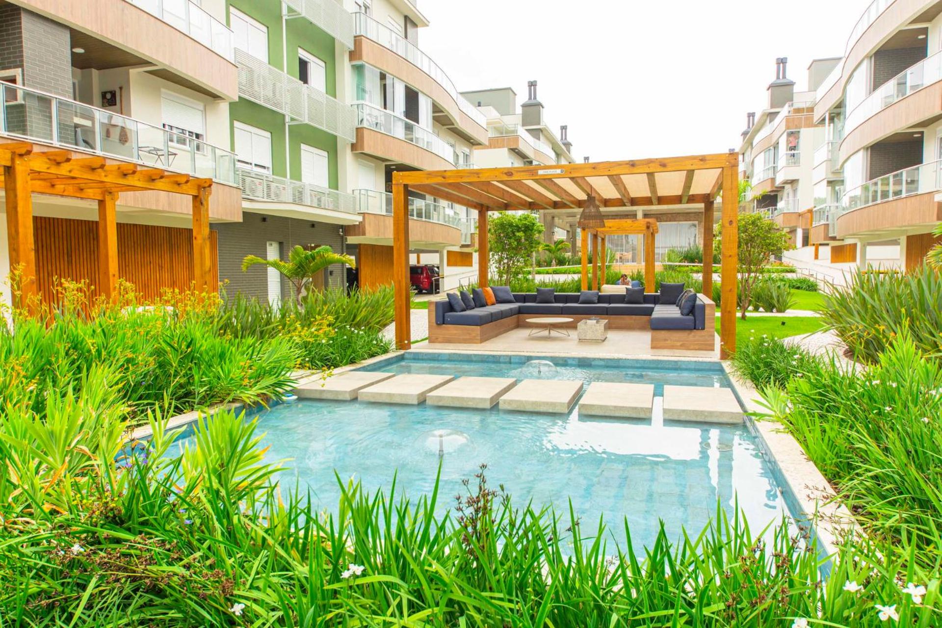Apto Charmoso com Piscina no Campeche AR9821