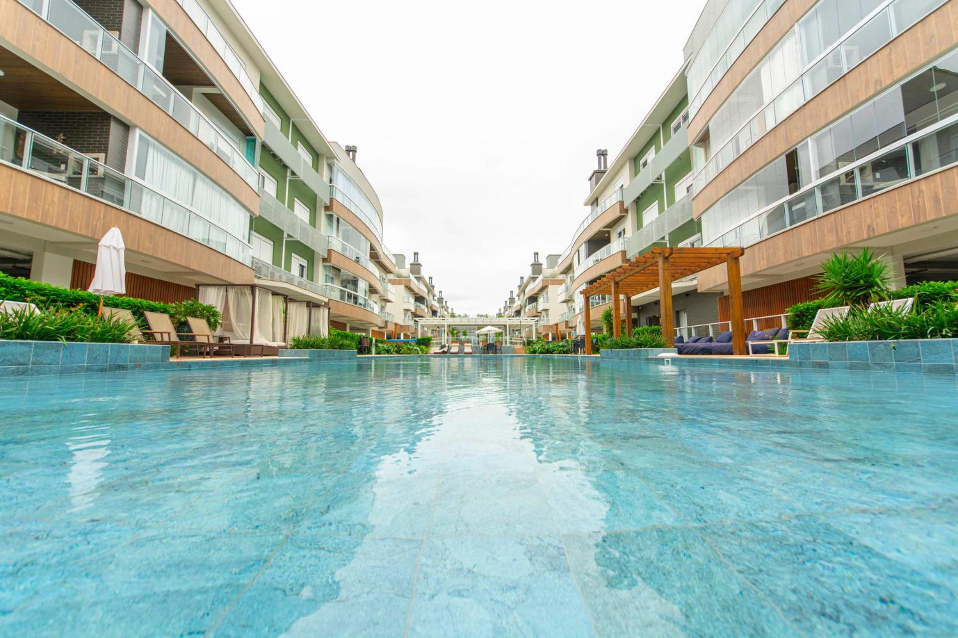 Apto Charmoso com Piscina no Campeche AR9821