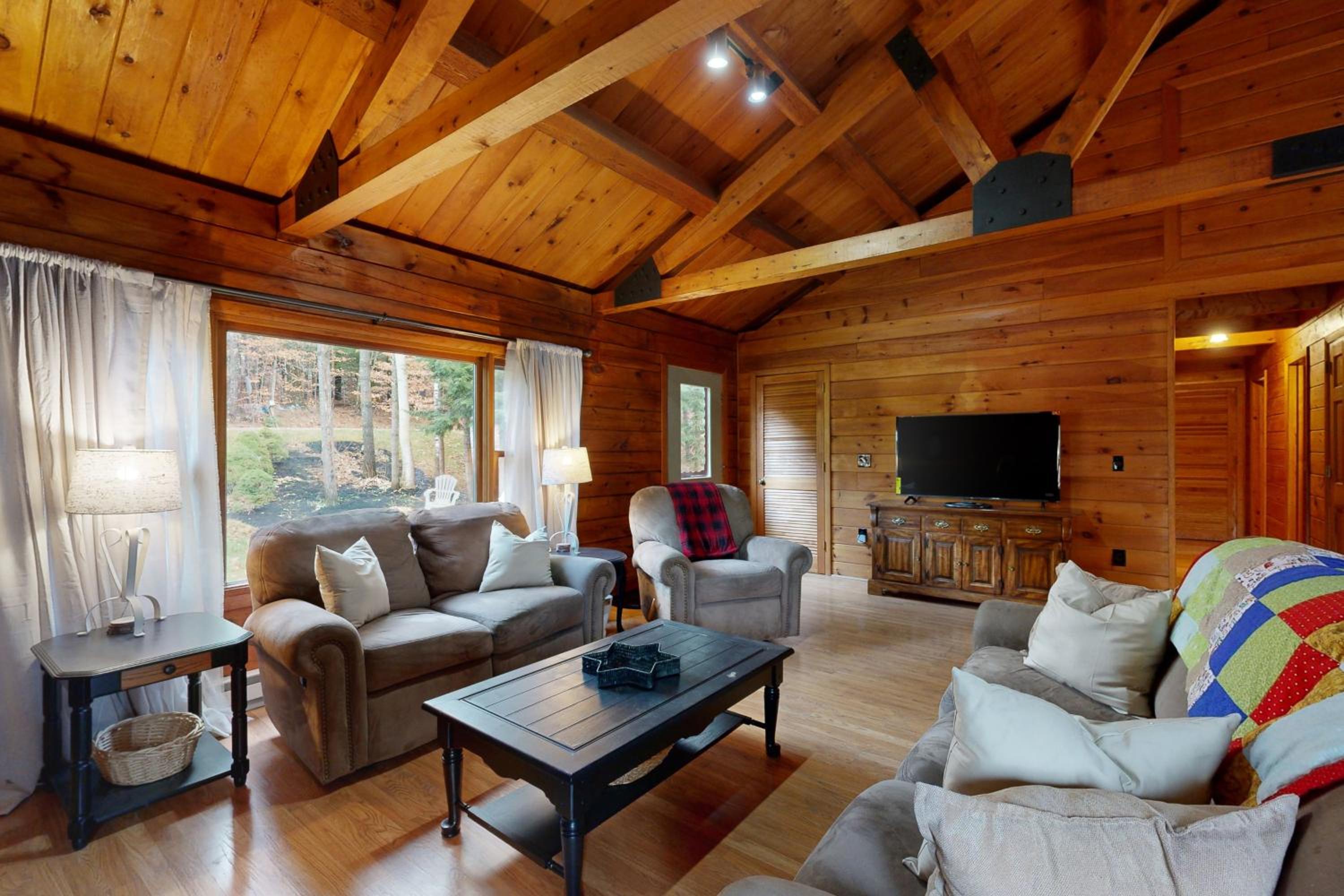 4-Season Family Base! 13 Mi to Lake Winnipesaukee