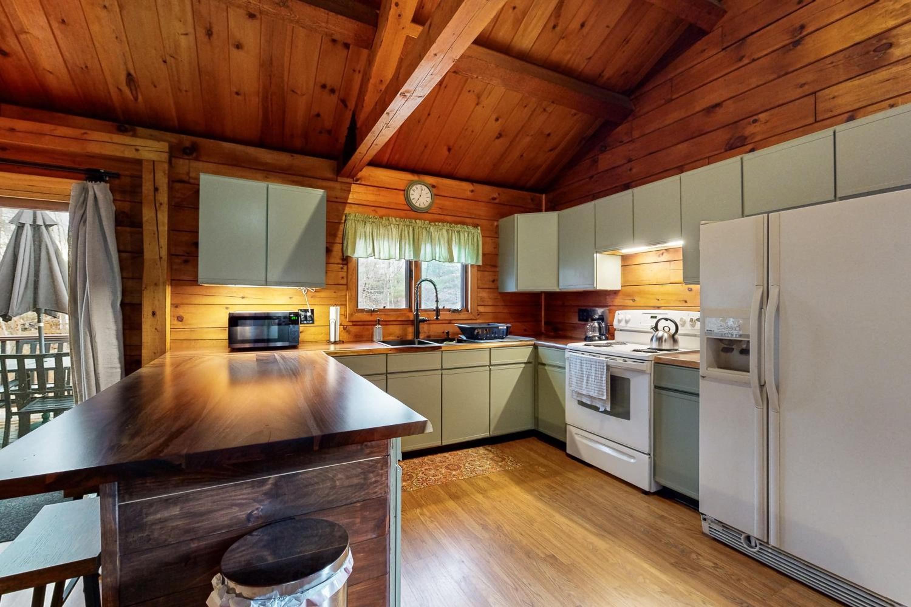 4-Season Family Base! 13 Mi to Lake Winnipesaukee