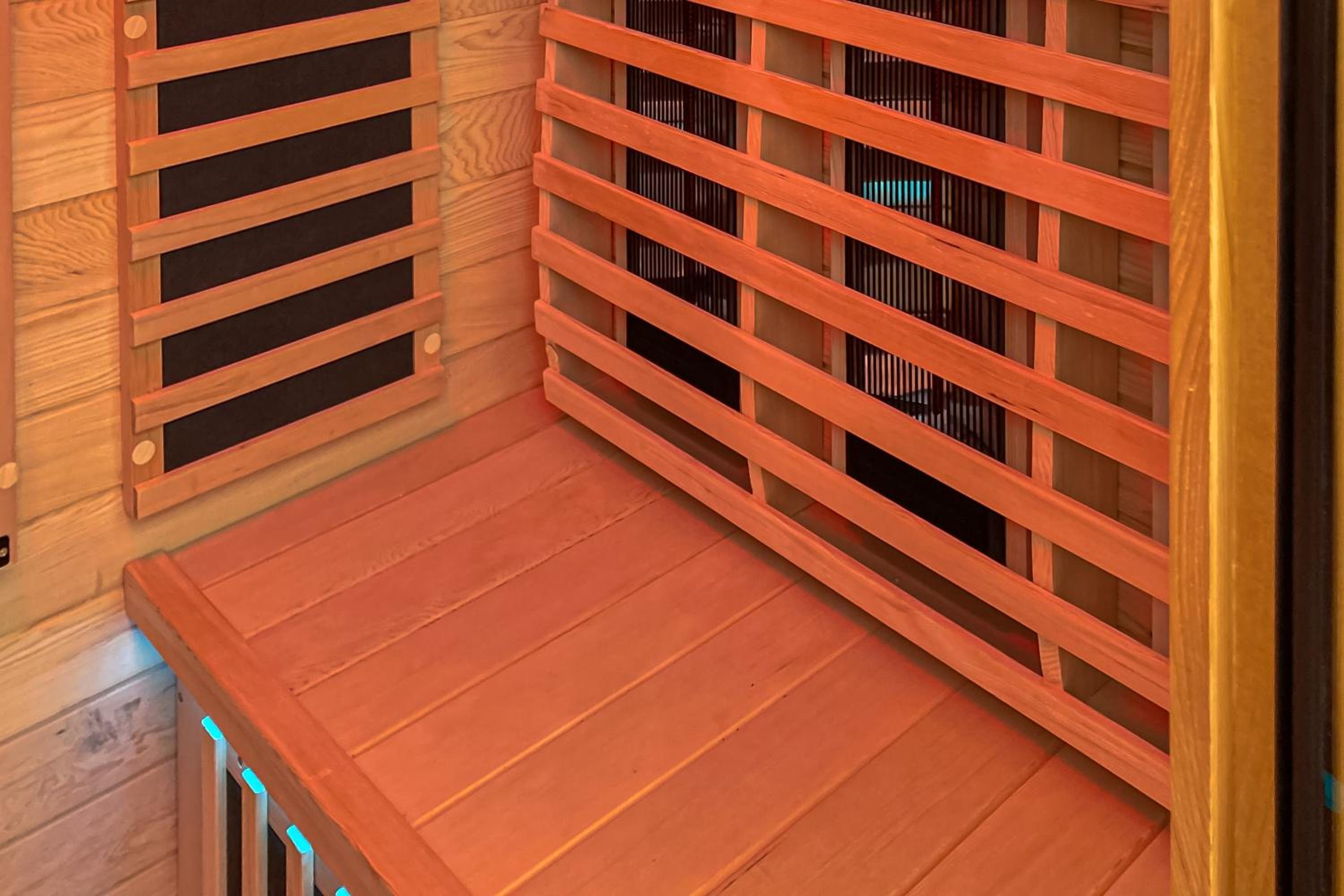 Private Hot Tub and Sauna! Midway Family Hideaway