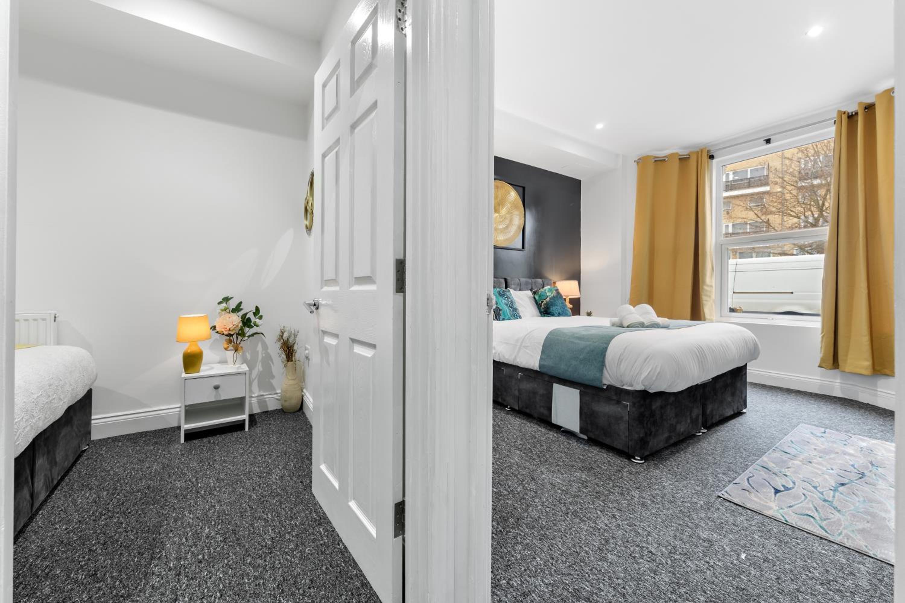 Stylish 2-Bed London House with Garden & Parking-Only 15 Mins to Central London! Sleeps 6 People - Save on Long Stays!