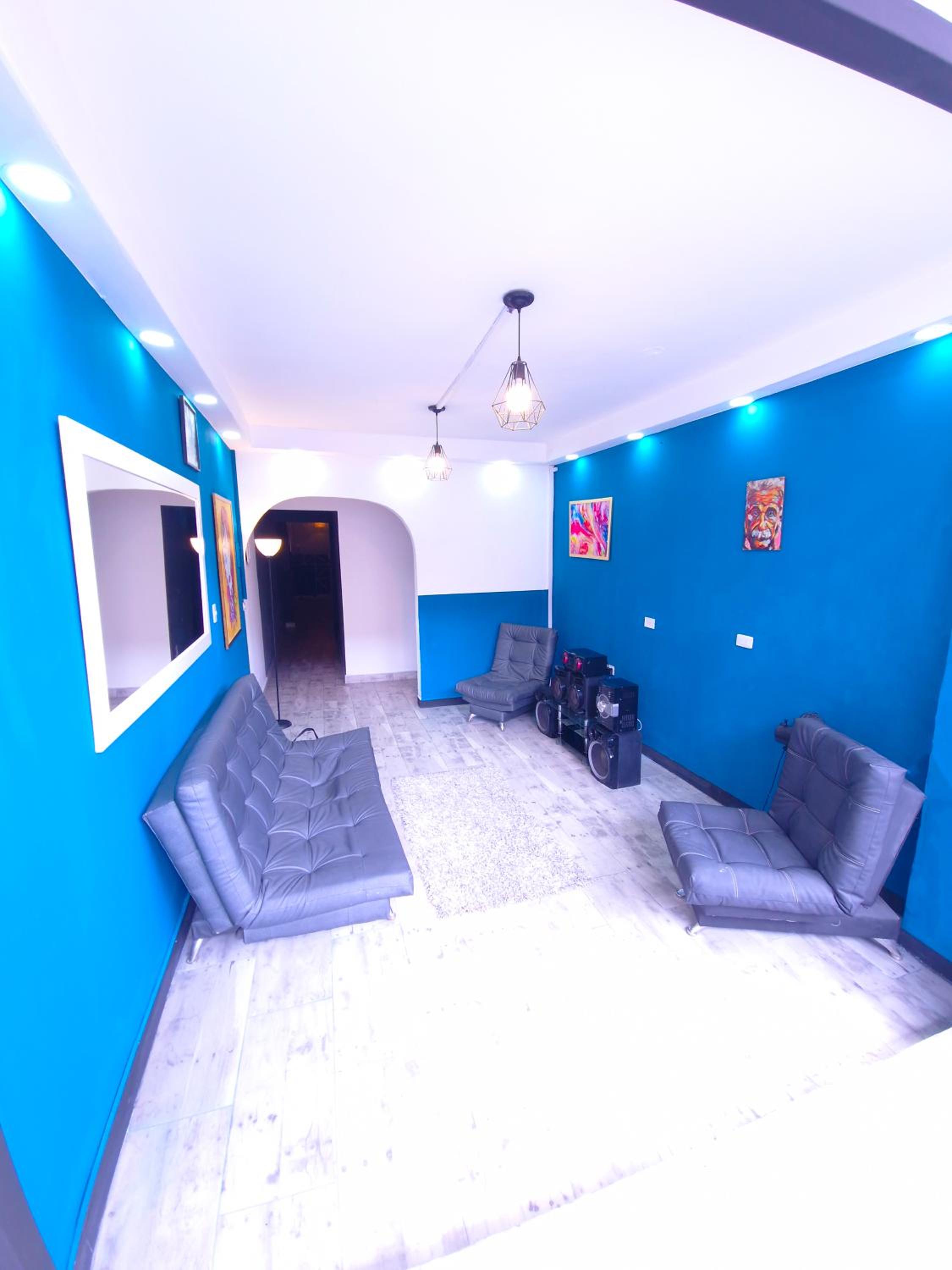 5 Bedrooms Apartment with Jacuzzi at Lleras park