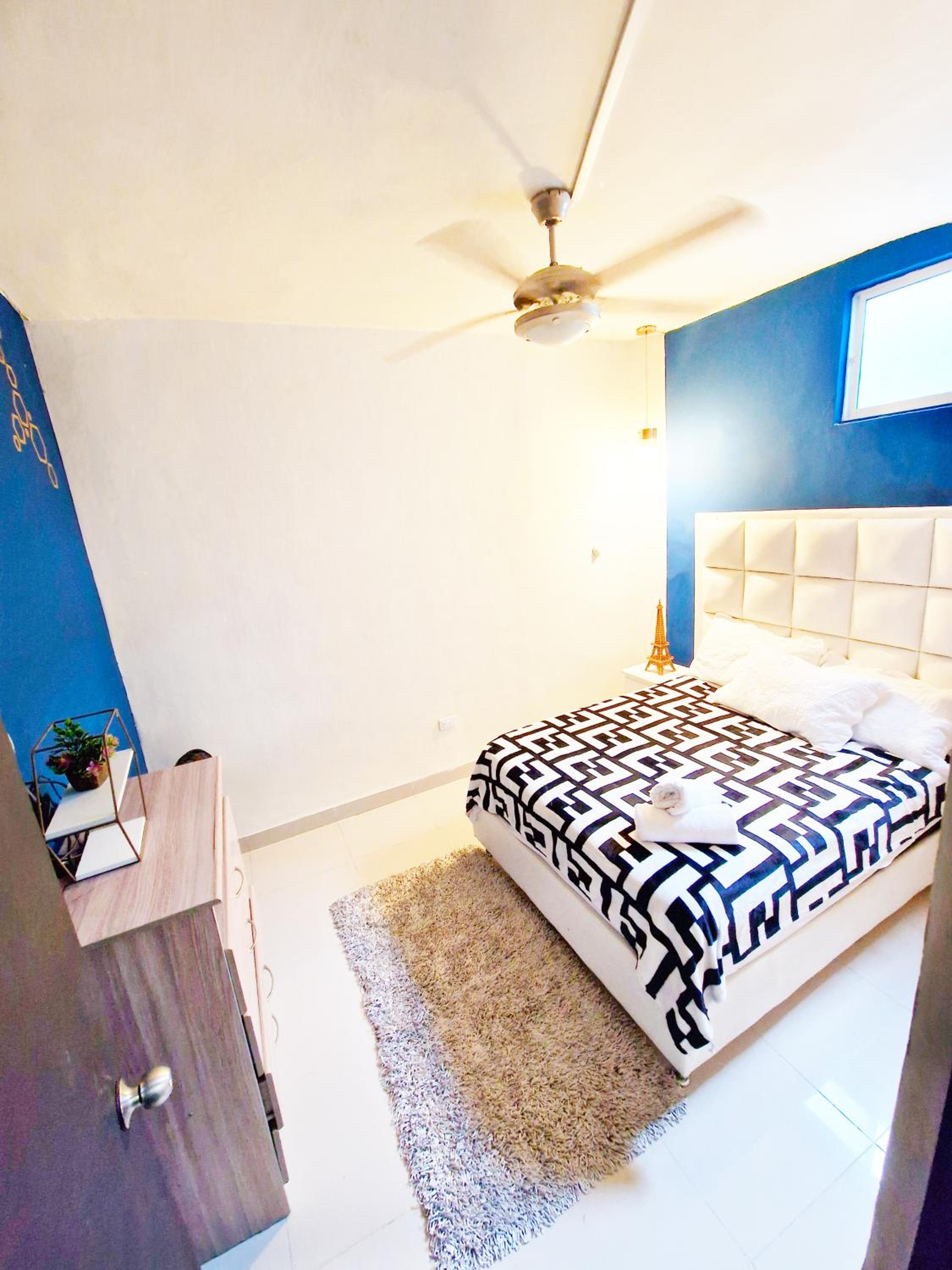 5 Bedrooms Apartment with Jacuzzi at Lleras park