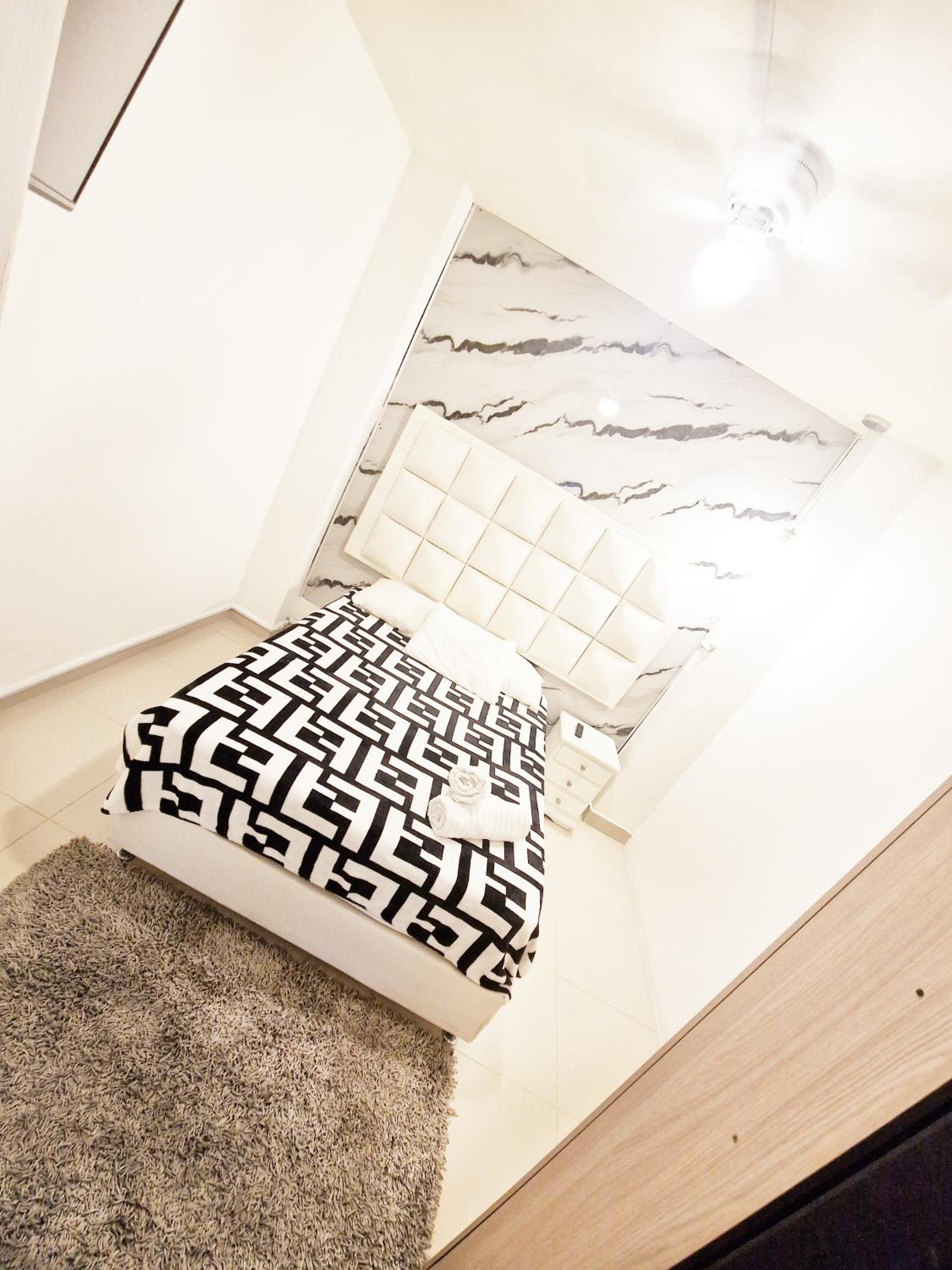 5 Bedrooms Apartment with Jacuzzi at Lleras park