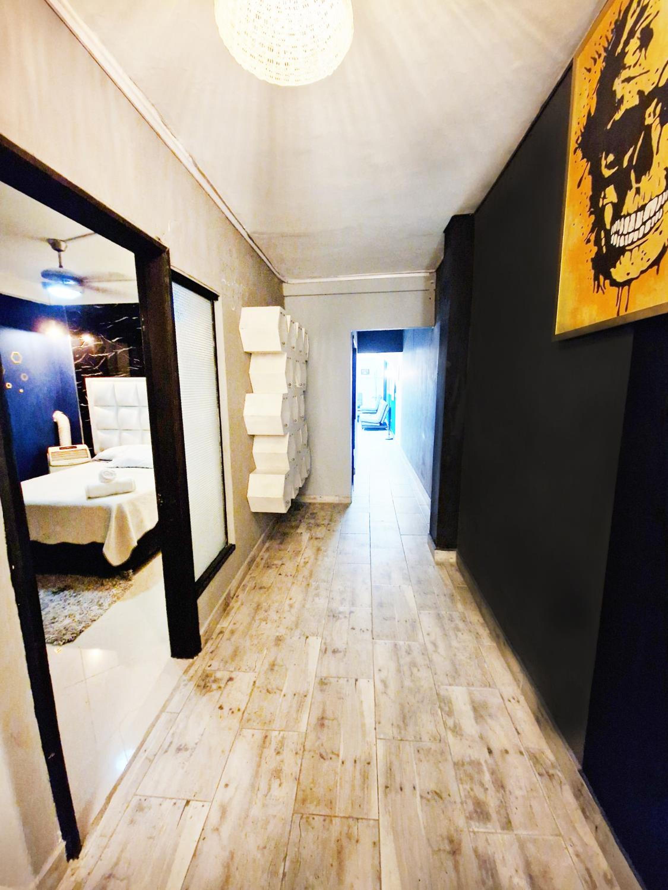 5 Bedrooms Apartment with Jacuzzi at Lleras park