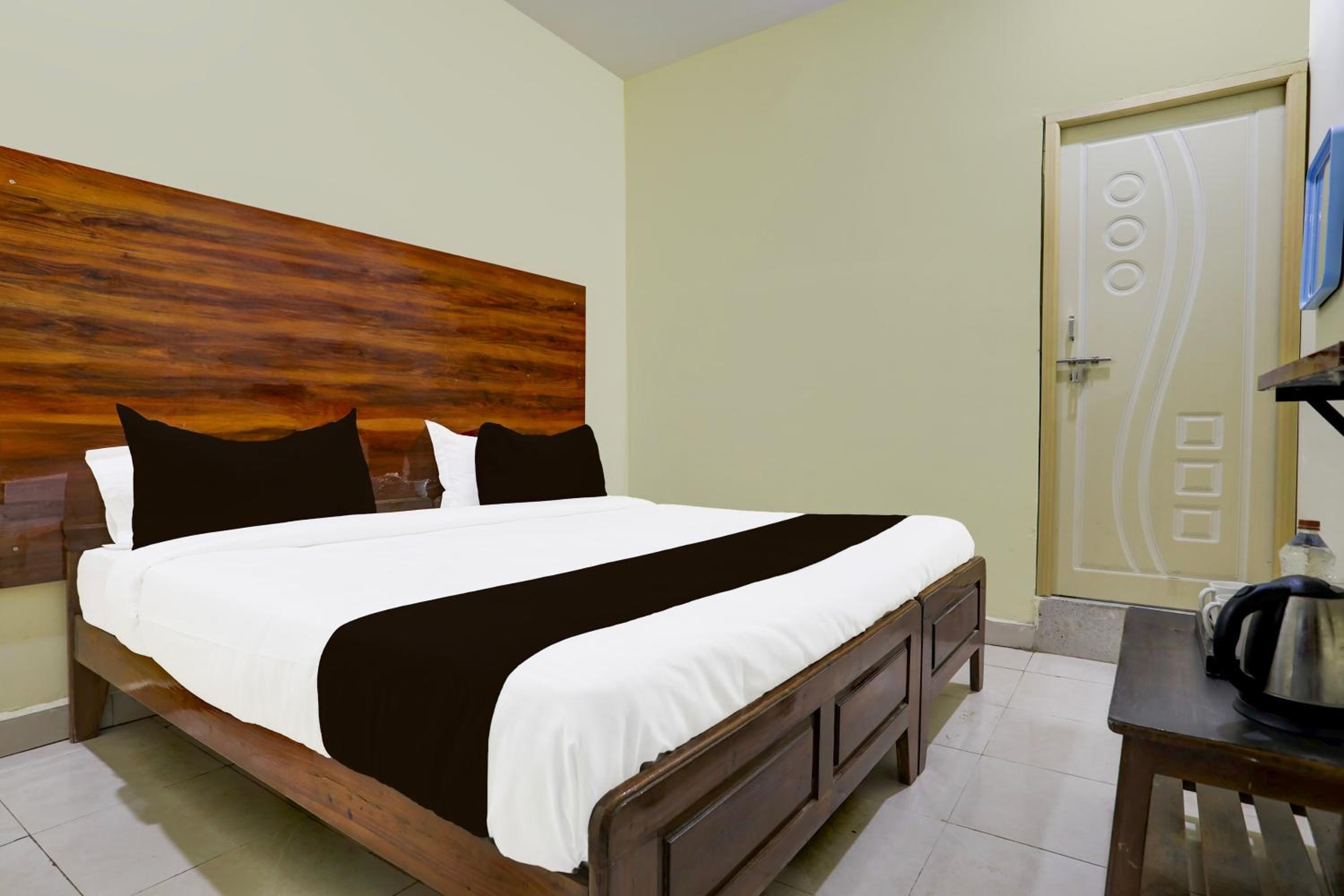SPOT ON SRI KARTHIK GRAND INN view 4