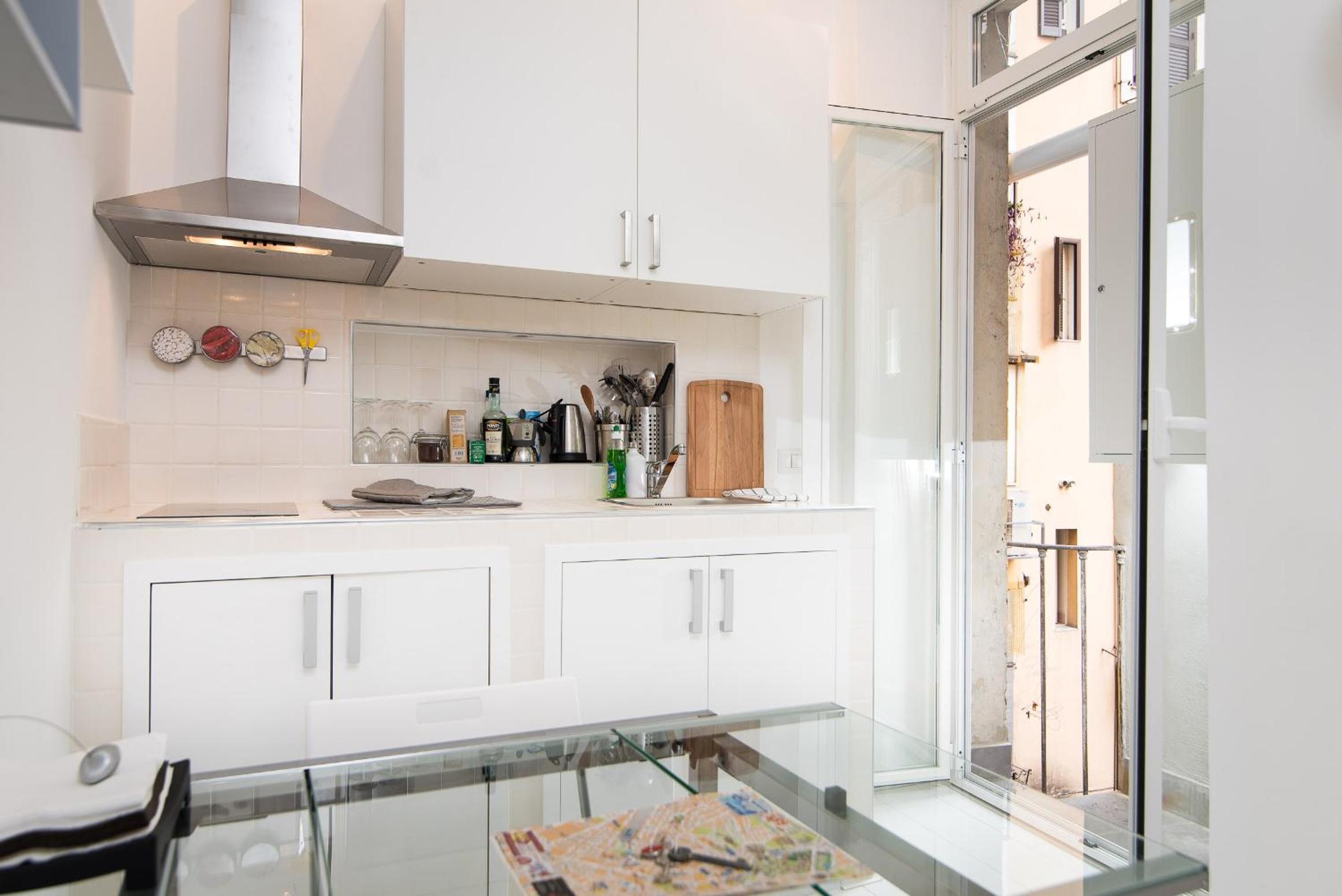 White Ostilia Apartments
