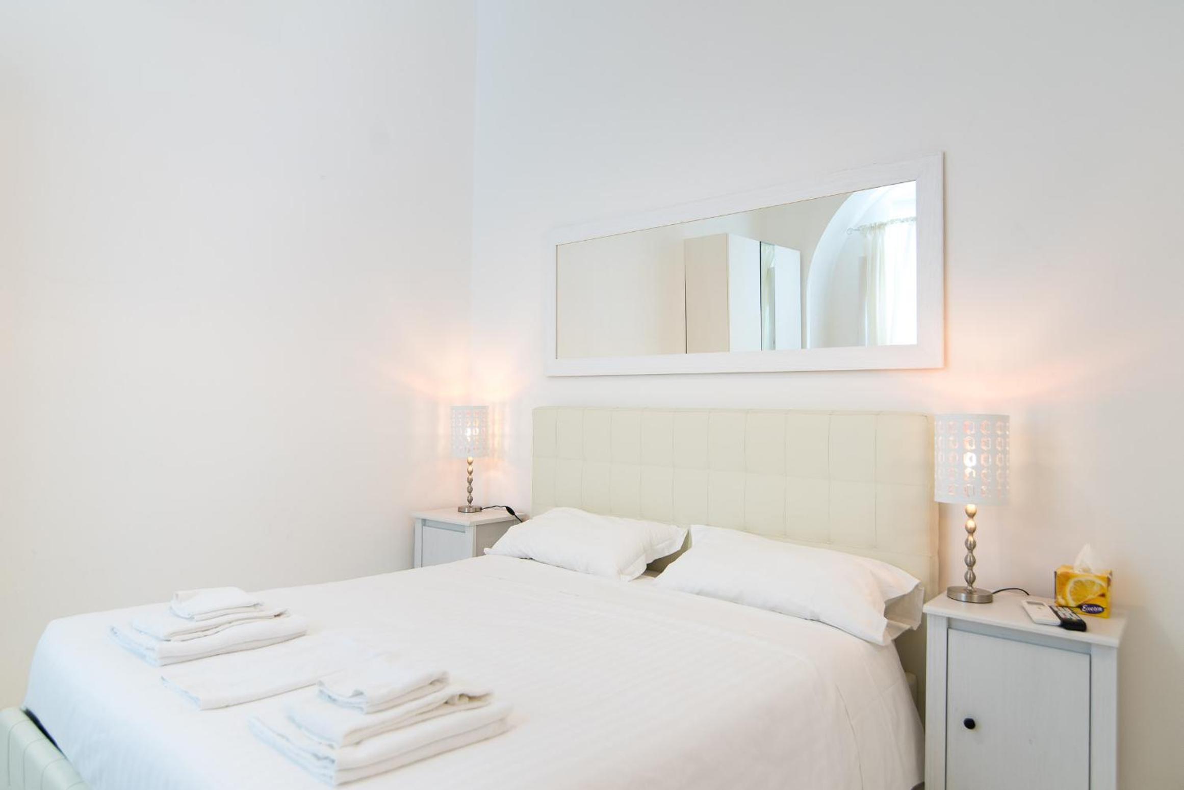 White Ostilia Apartments