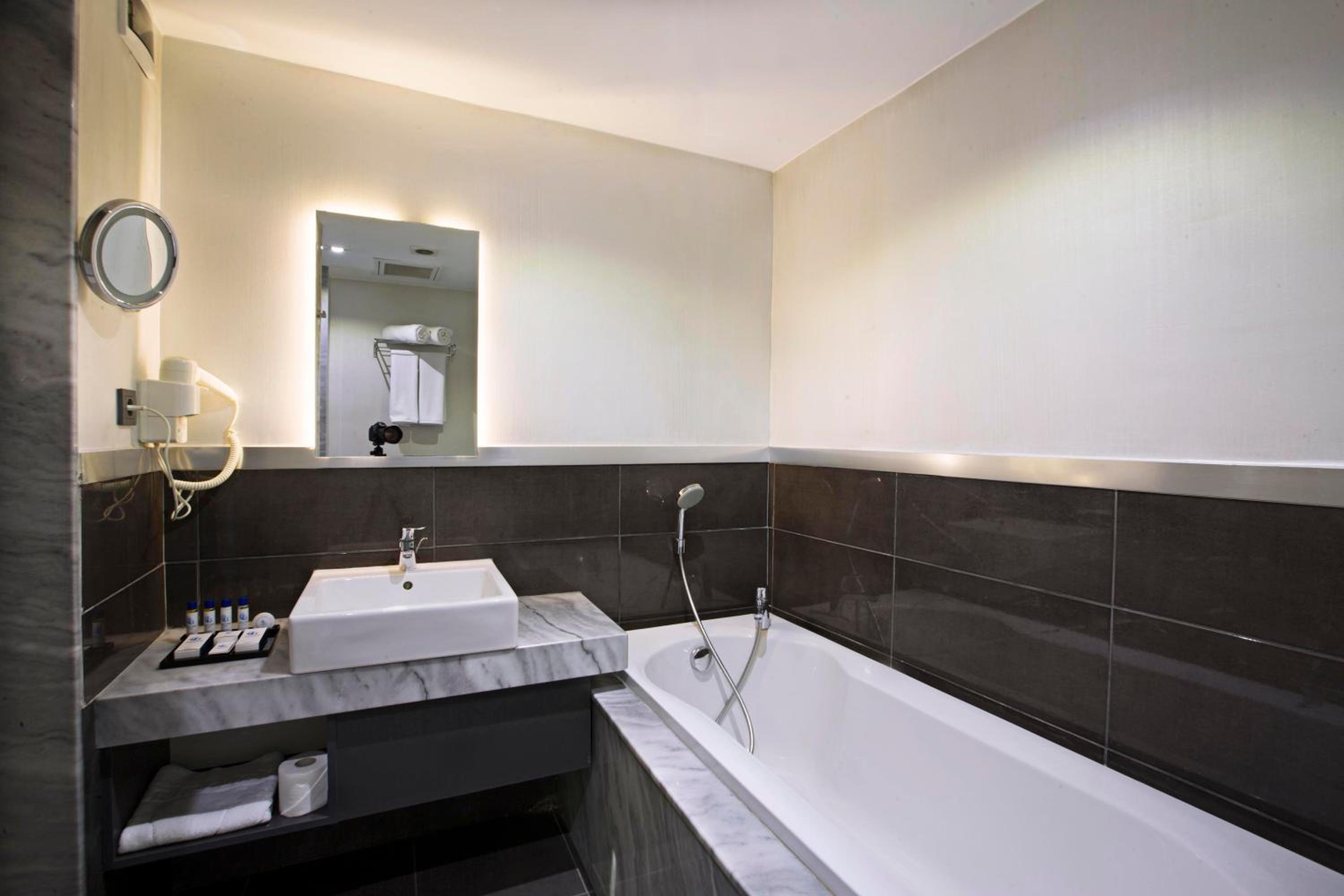 Akoni Hotel - Image 25