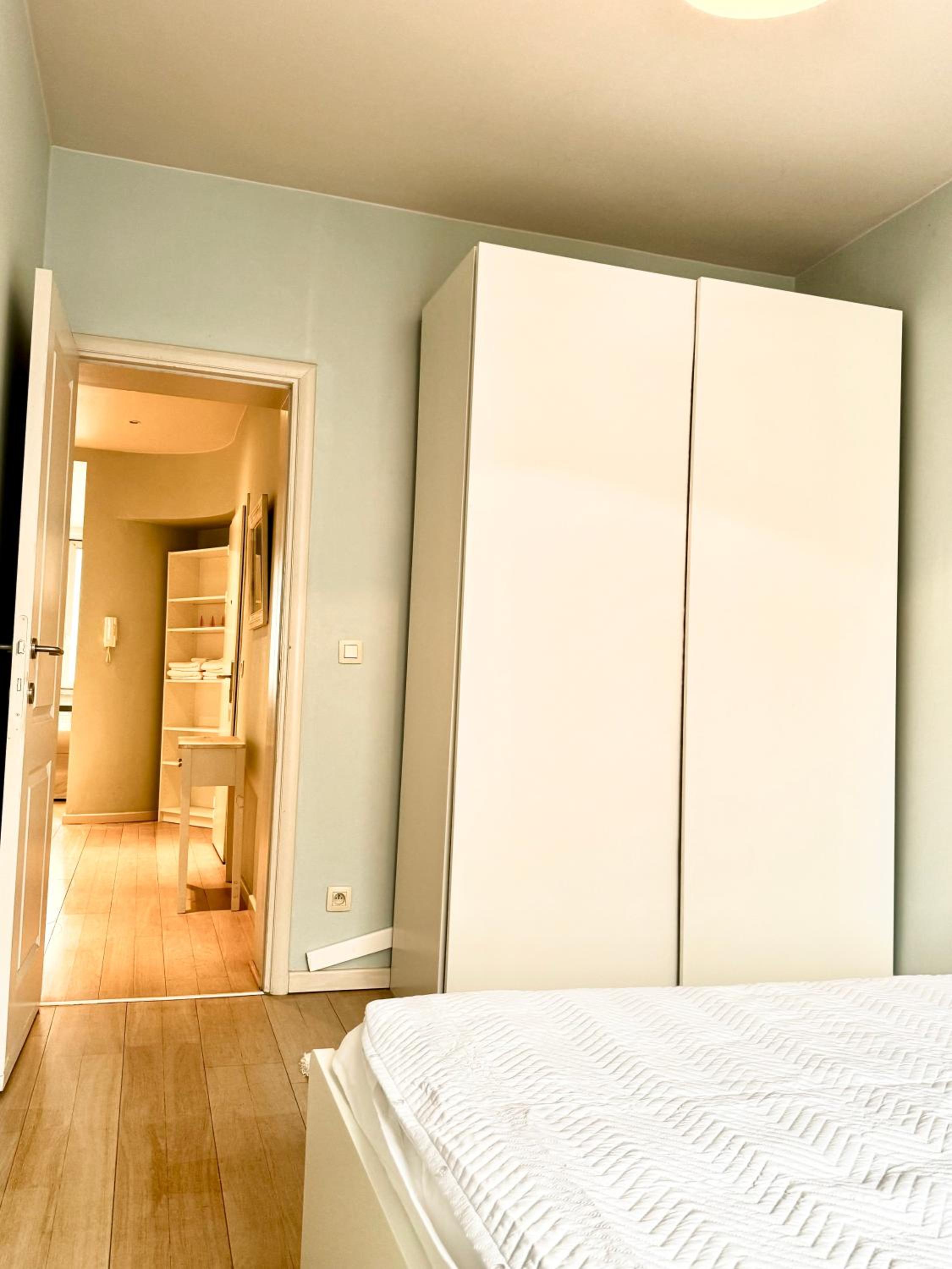 Beautiful 2 bedroom familiar luxury apartment