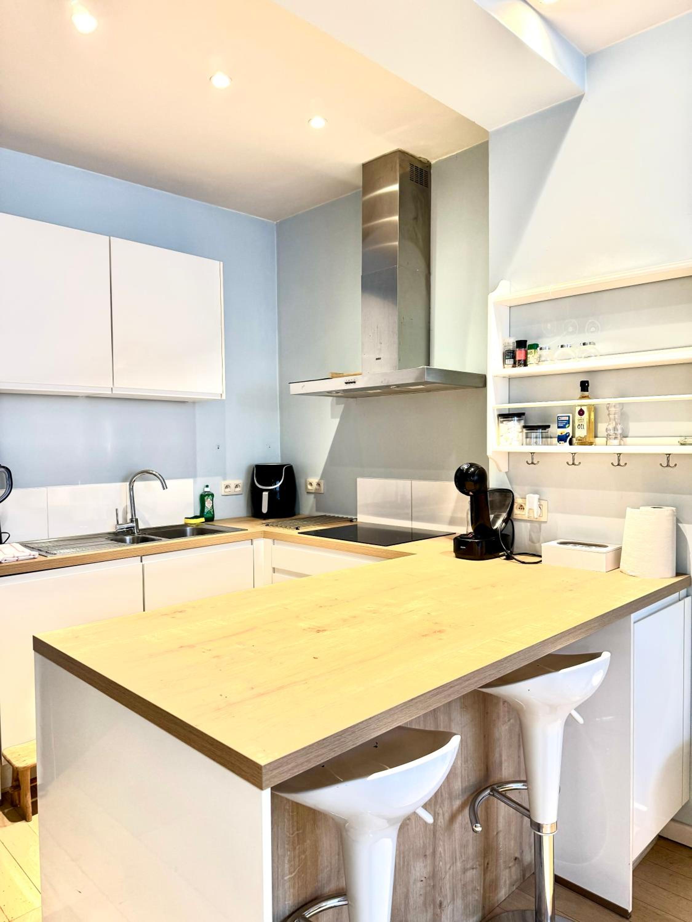 Beautiful 2 bedroom familiar luxury apartment