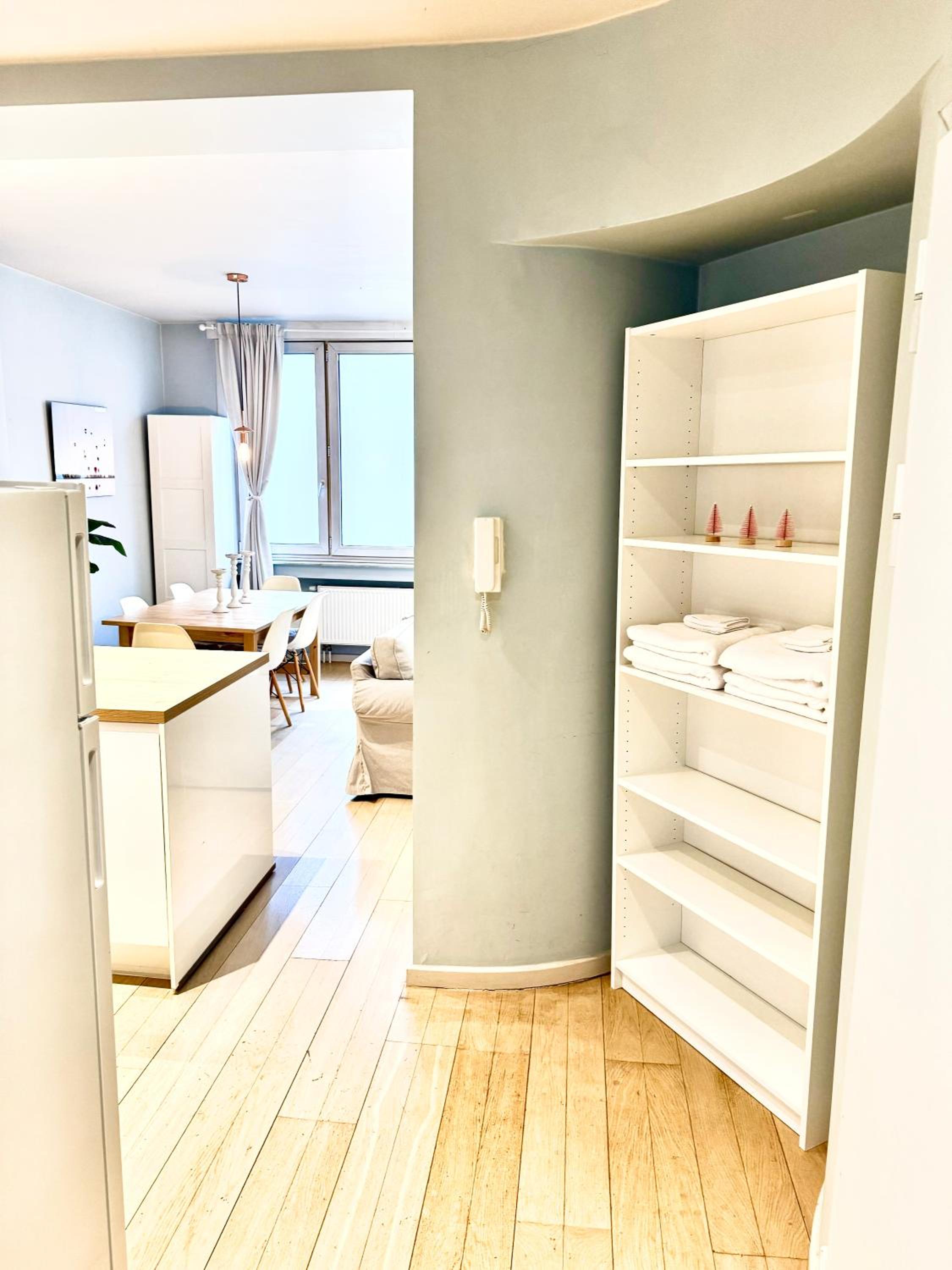Beautiful 2 bedroom familiar luxury apartment