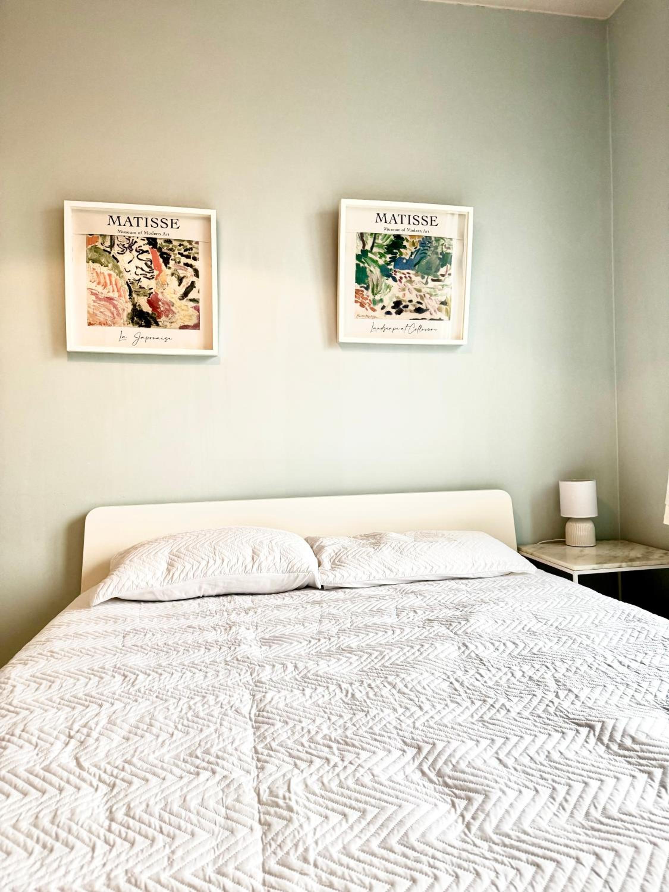 Beautiful 2 bedroom familiar luxury apartment