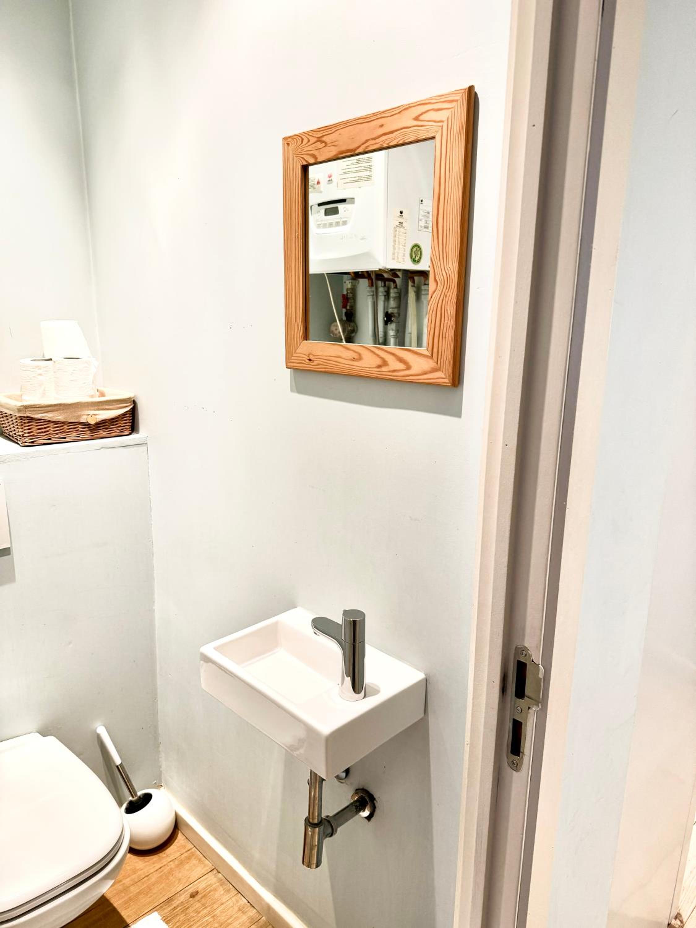 Beautiful 2 bedroom familiar luxury apartment