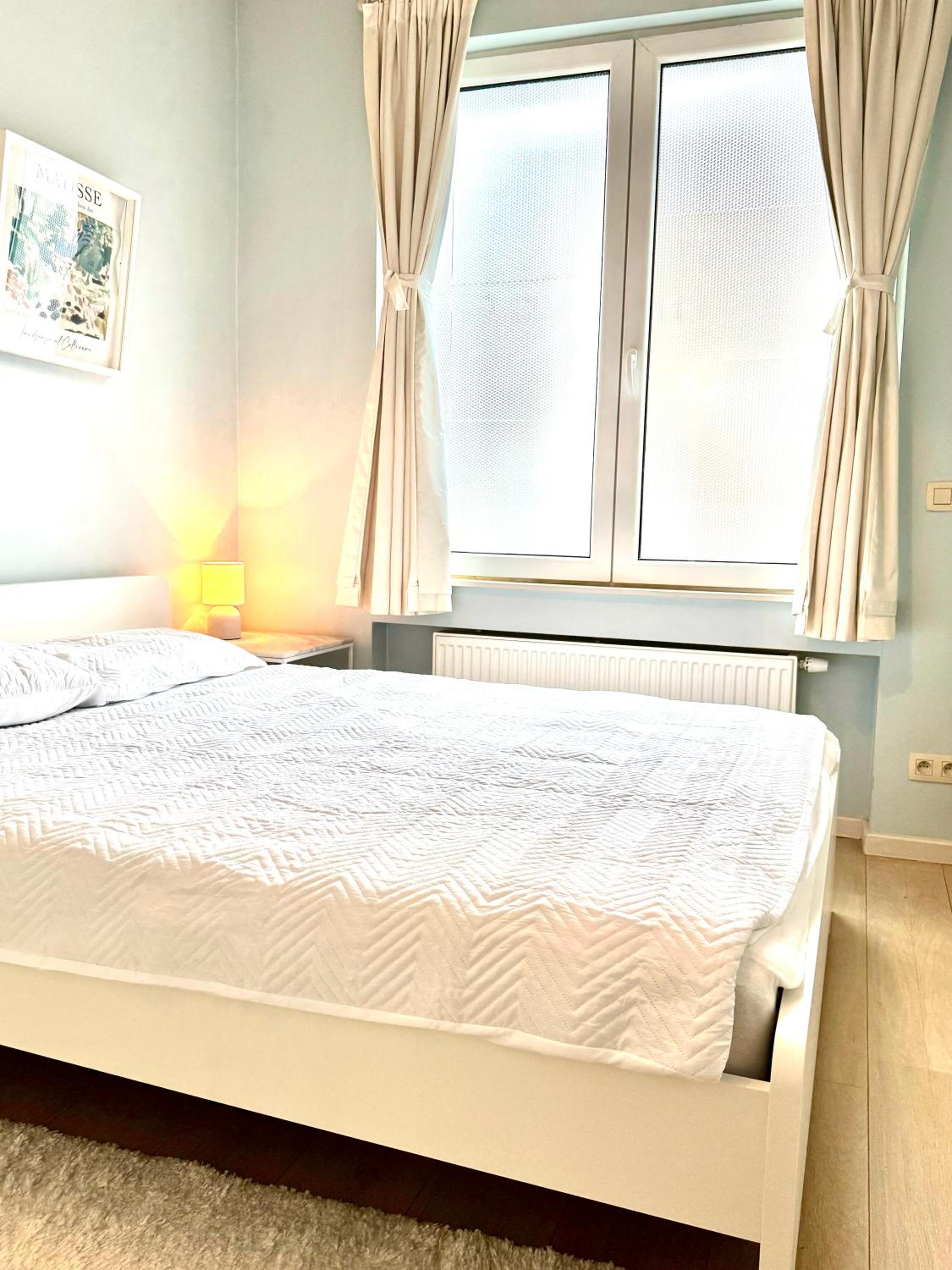 Beautiful 2 bedroom familiar luxury apartment