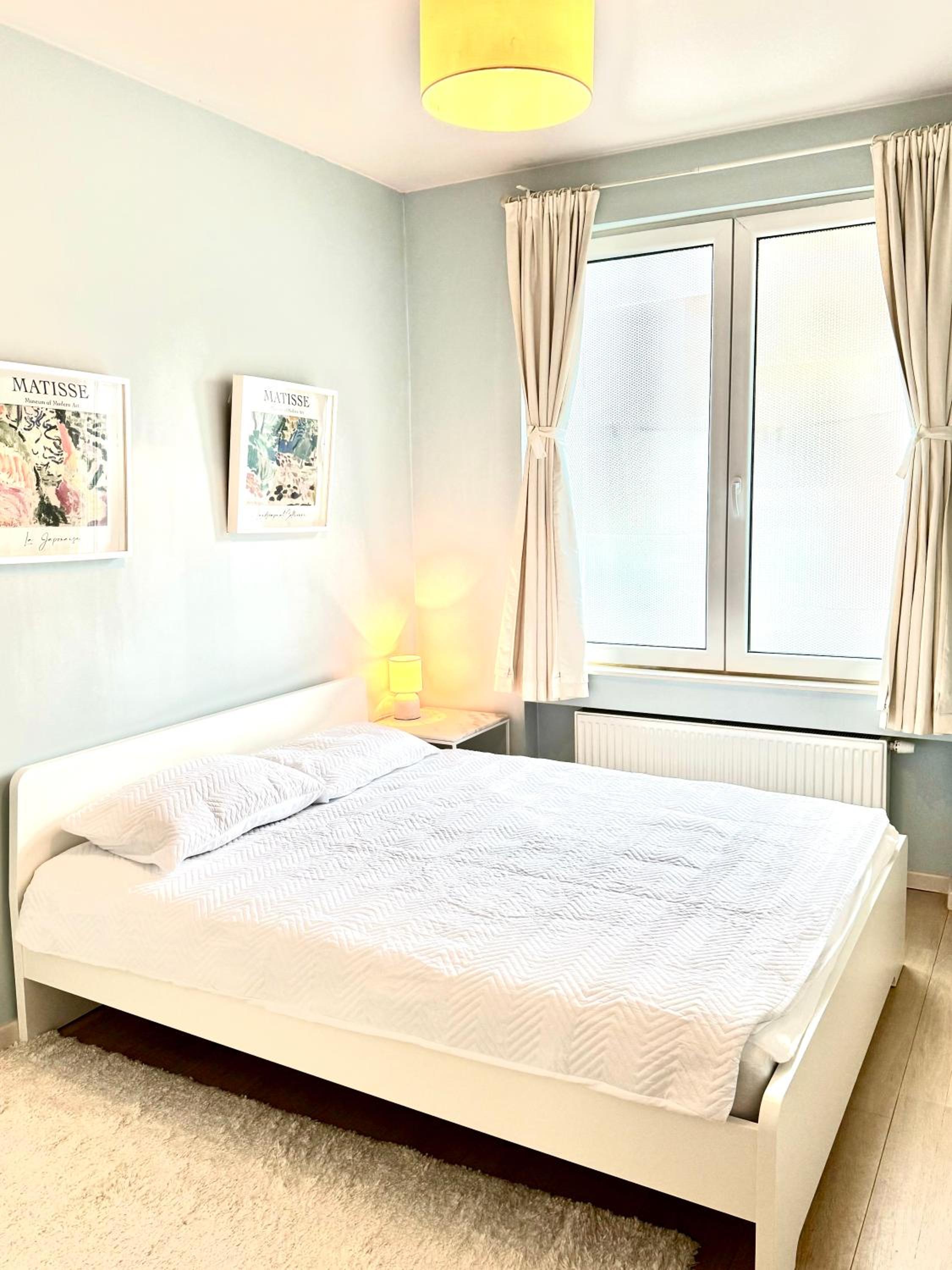 Beautiful 2 bedroom familiar luxury apartment