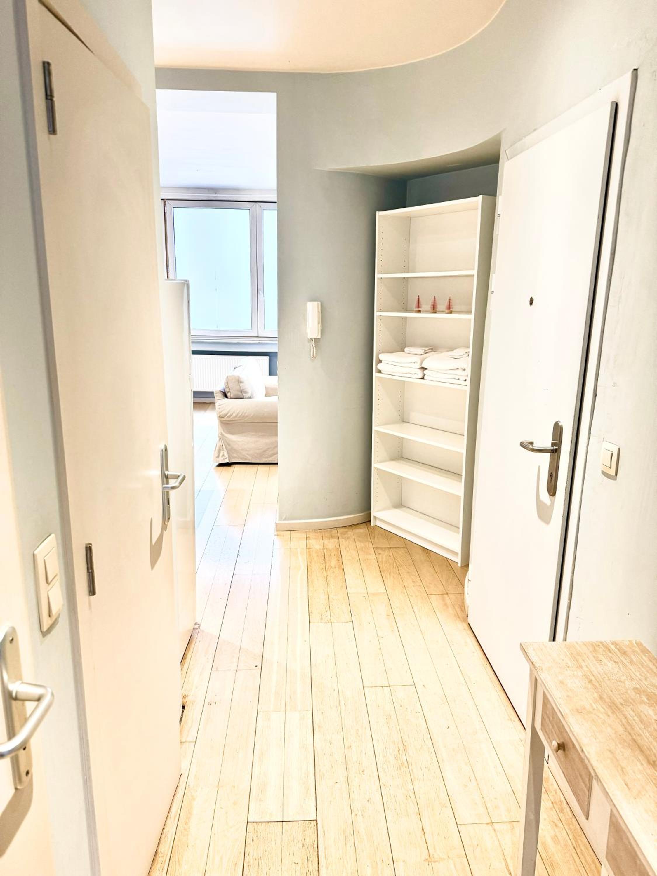 Beautiful 2 bedroom familiar luxury apartment