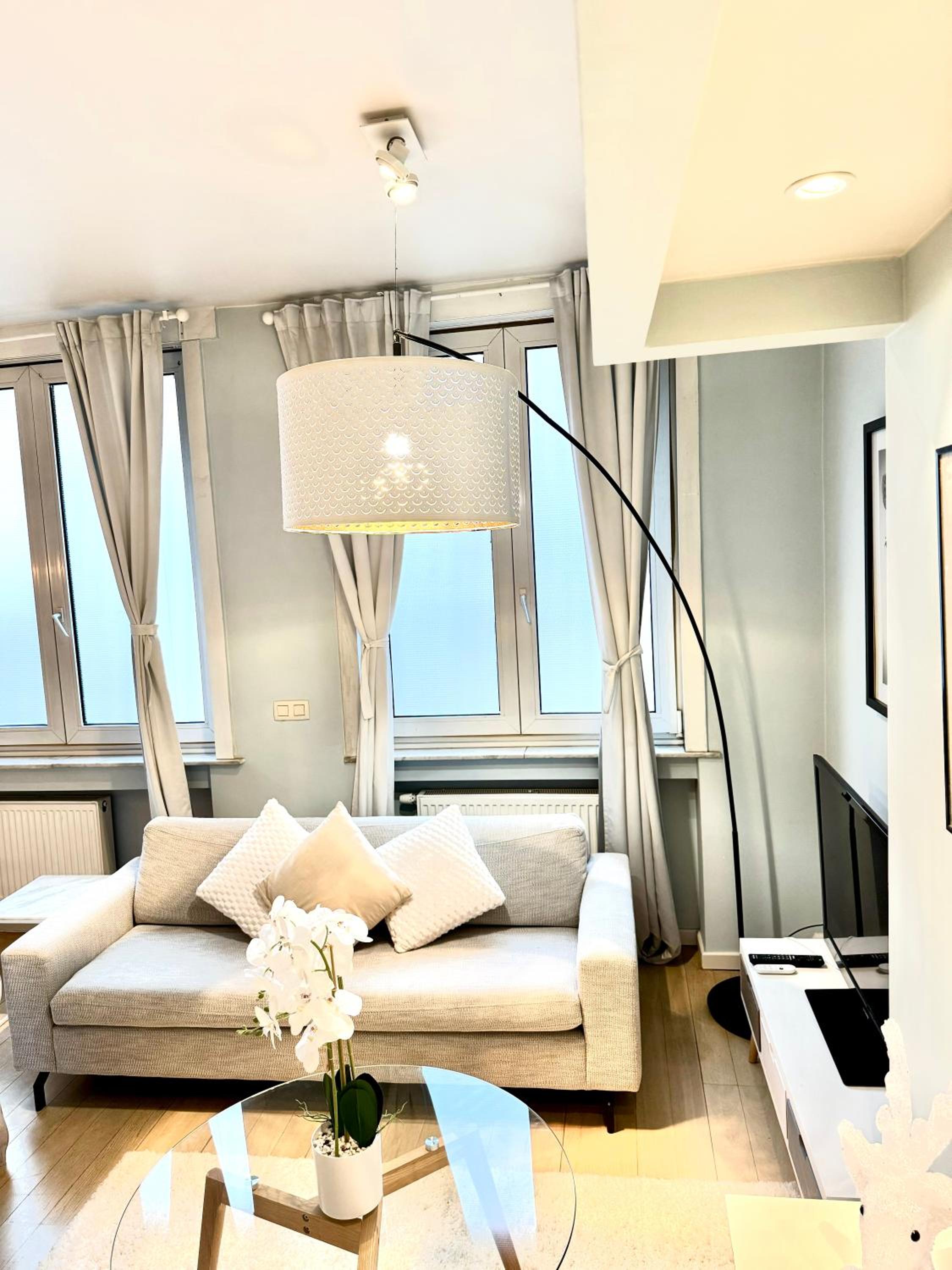 Beautiful 2 bedroom familiar luxury apartment