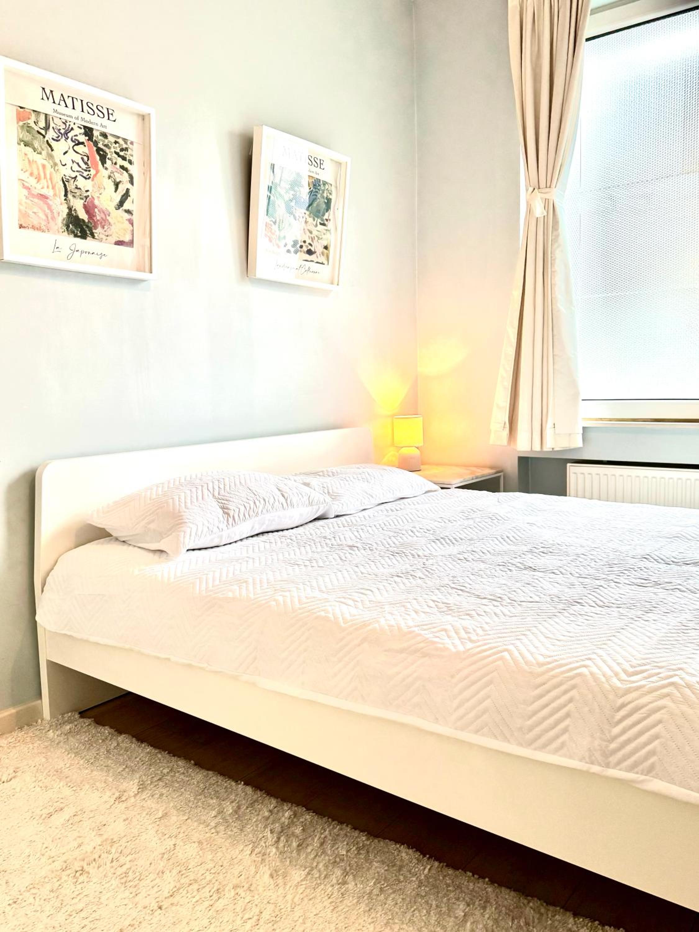 Beautiful 2 bedroom familiar luxury apartment