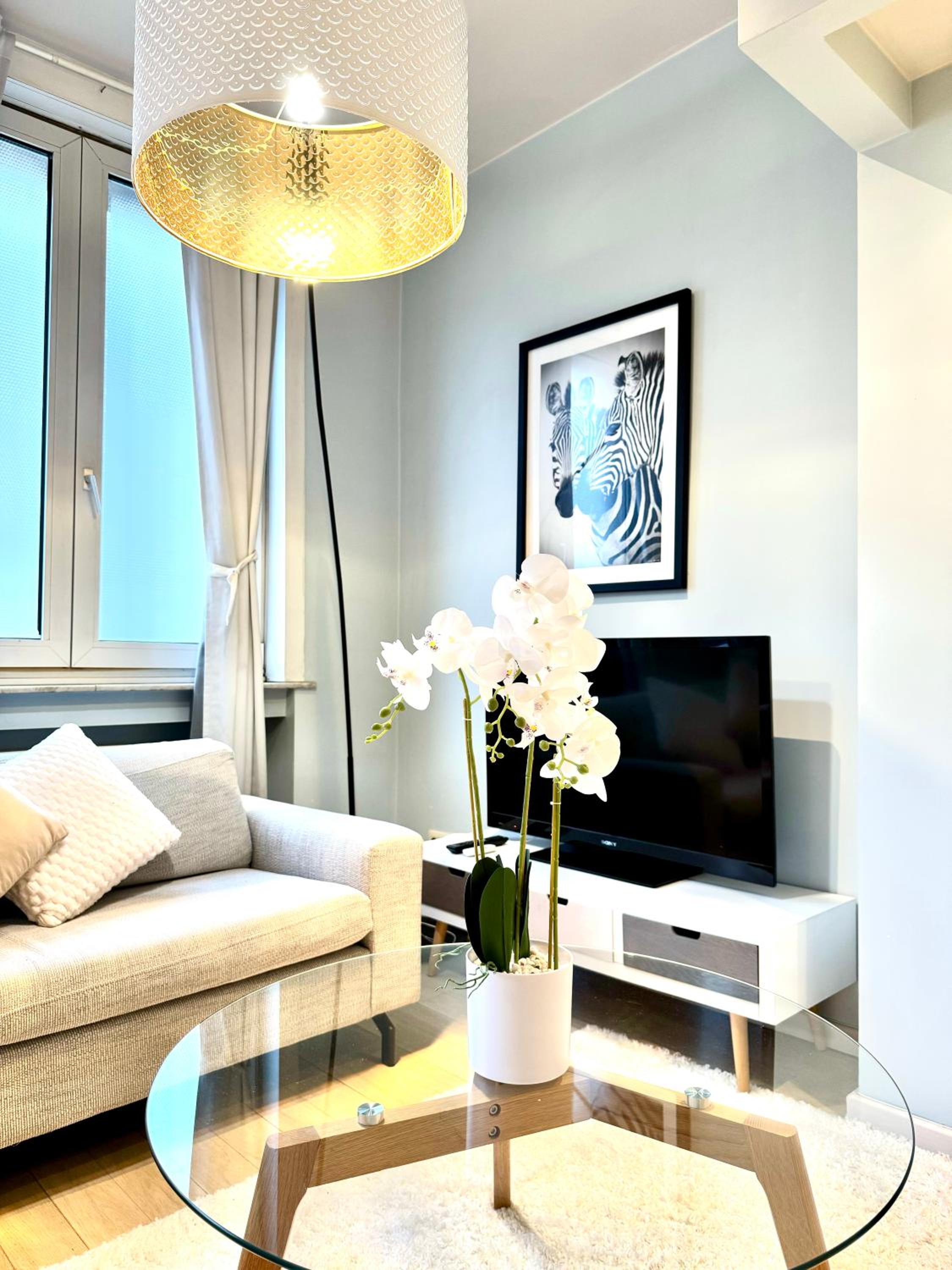 Beautiful 2 bedroom familiar luxury apartment