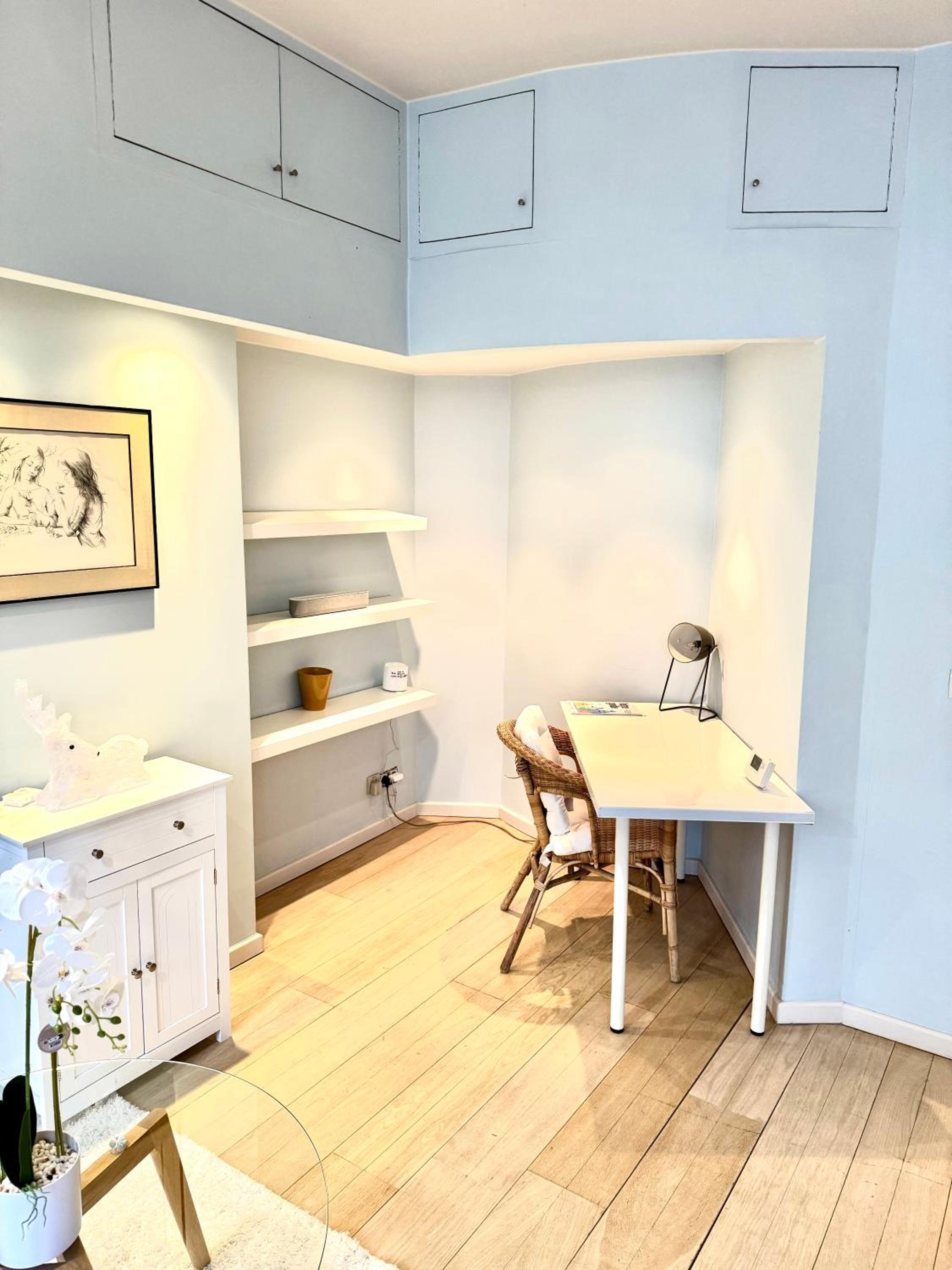 Beautiful 2 bedroom familiar luxury apartment