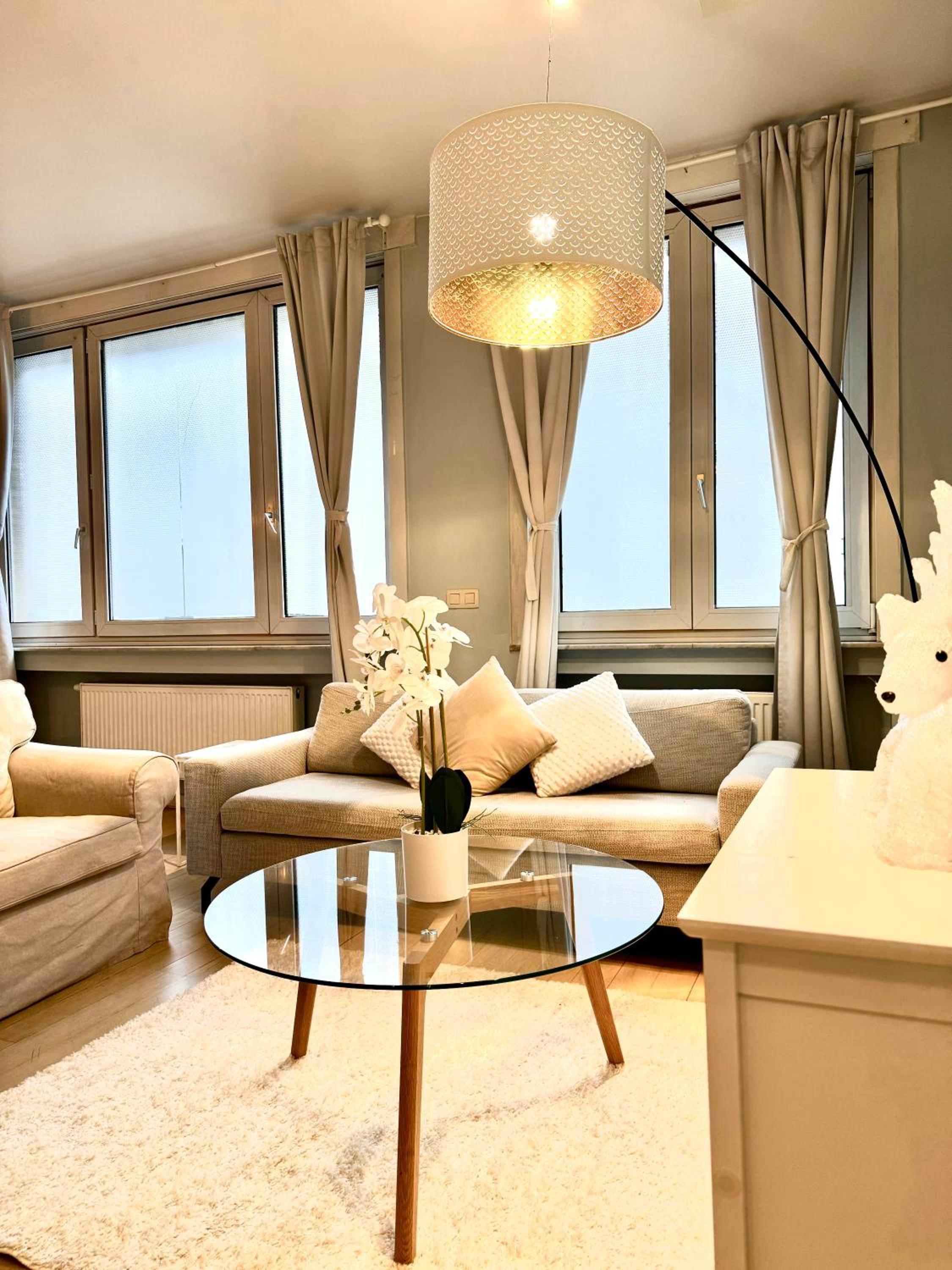 Beautiful 2 bedroom familiar luxury apartment
