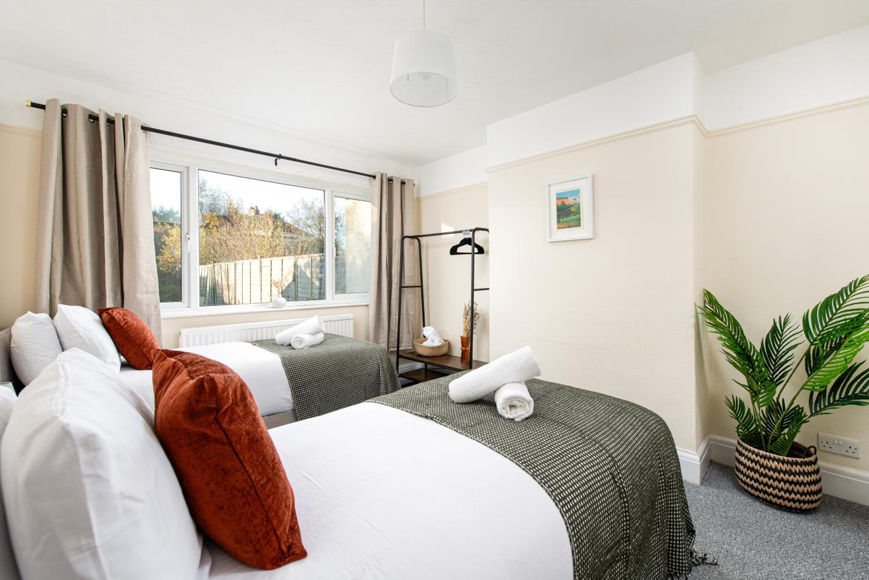 Long Stays-4bed house-Parking-By FabAccommodation view 3