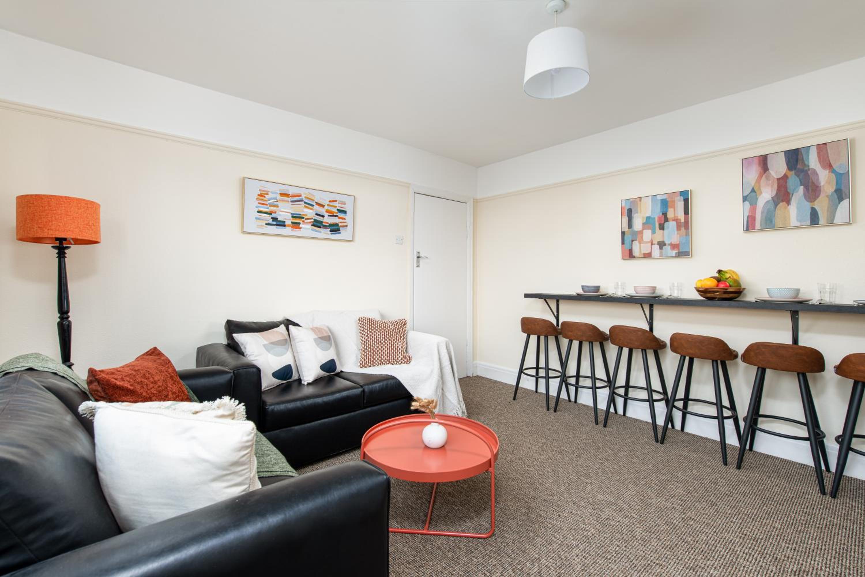 Long Stays-4bed house-Parking-By FabAccommodation view 4