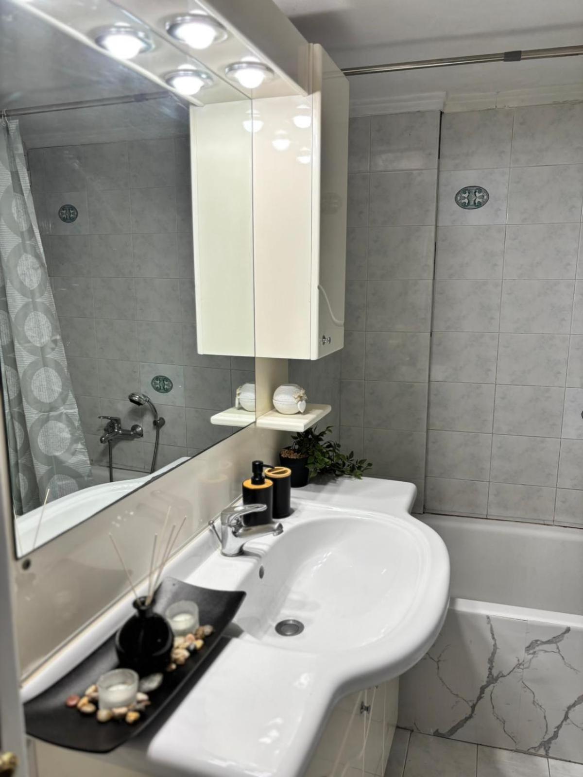 Modern Stay near Acropolis with Big Balcony