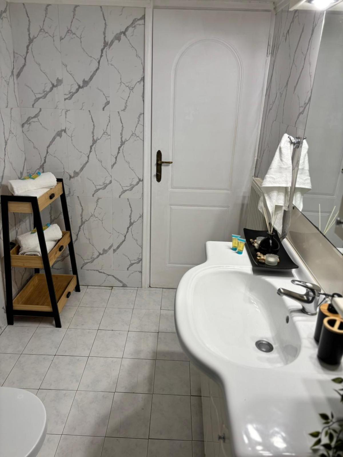 Modern Stay near Acropolis with Big Balcony