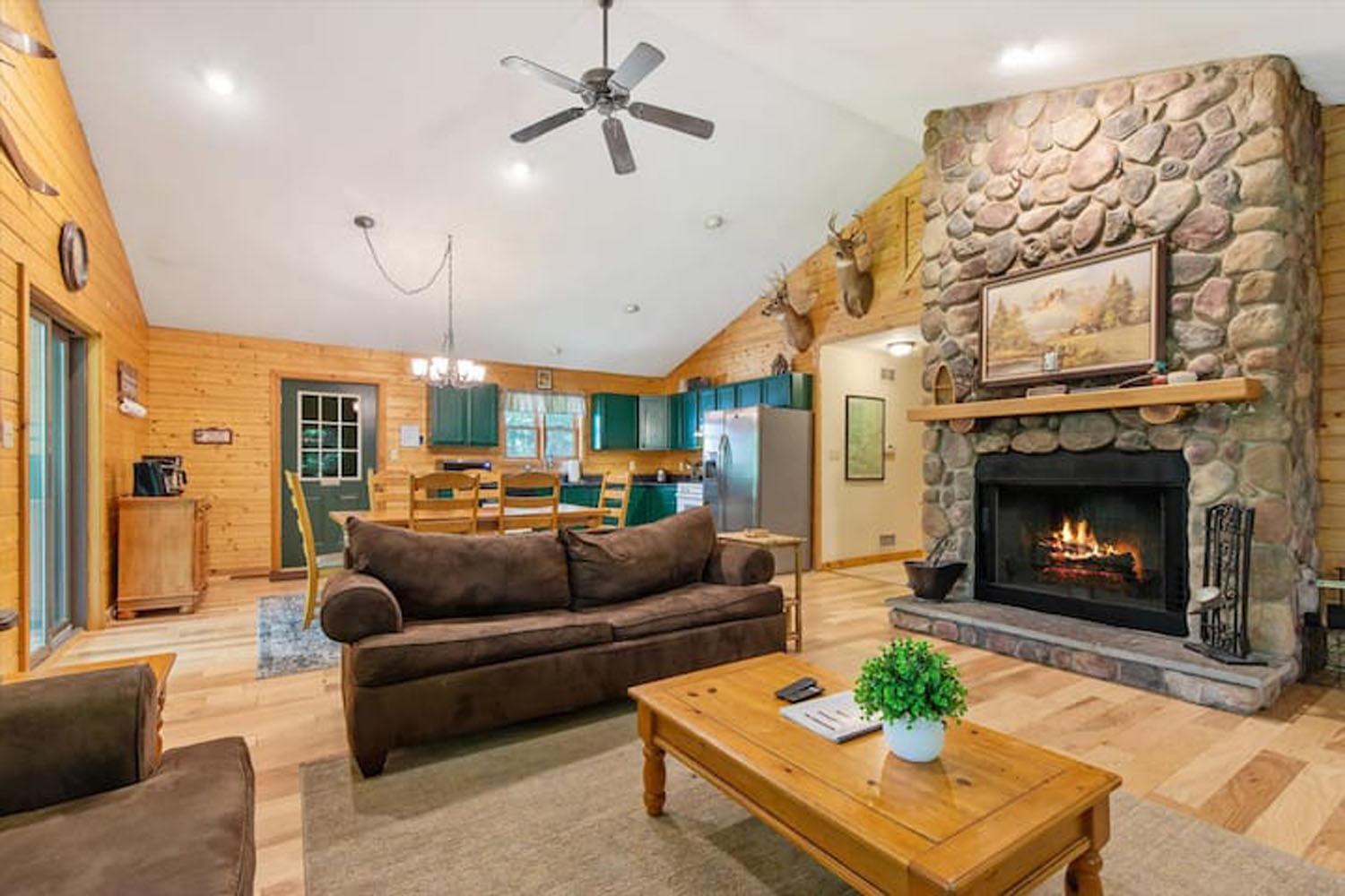 Woodland Cabin Getaway view 3