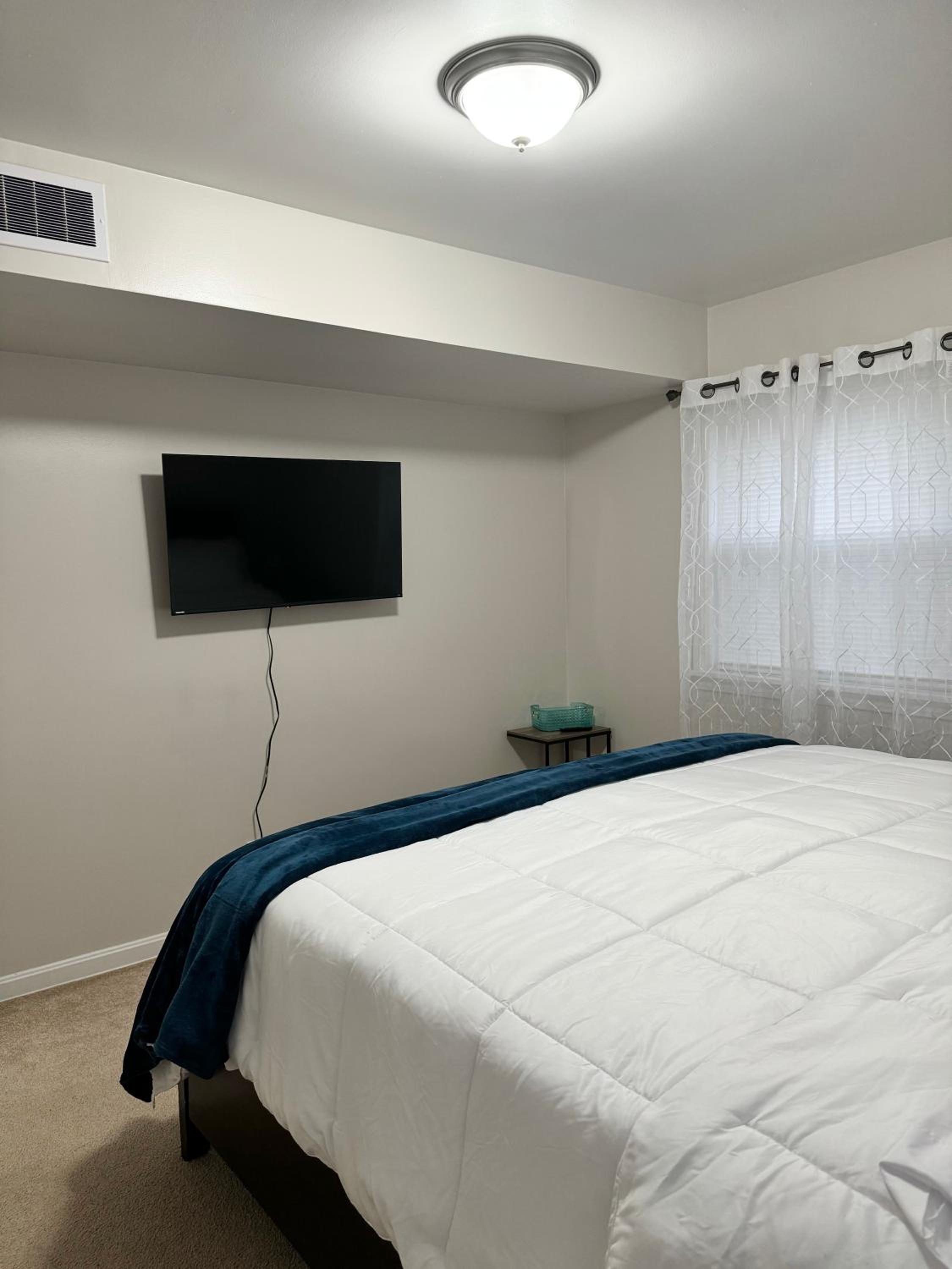 Beautiful 2 BDRM Ocean Inspired Oasis view 3