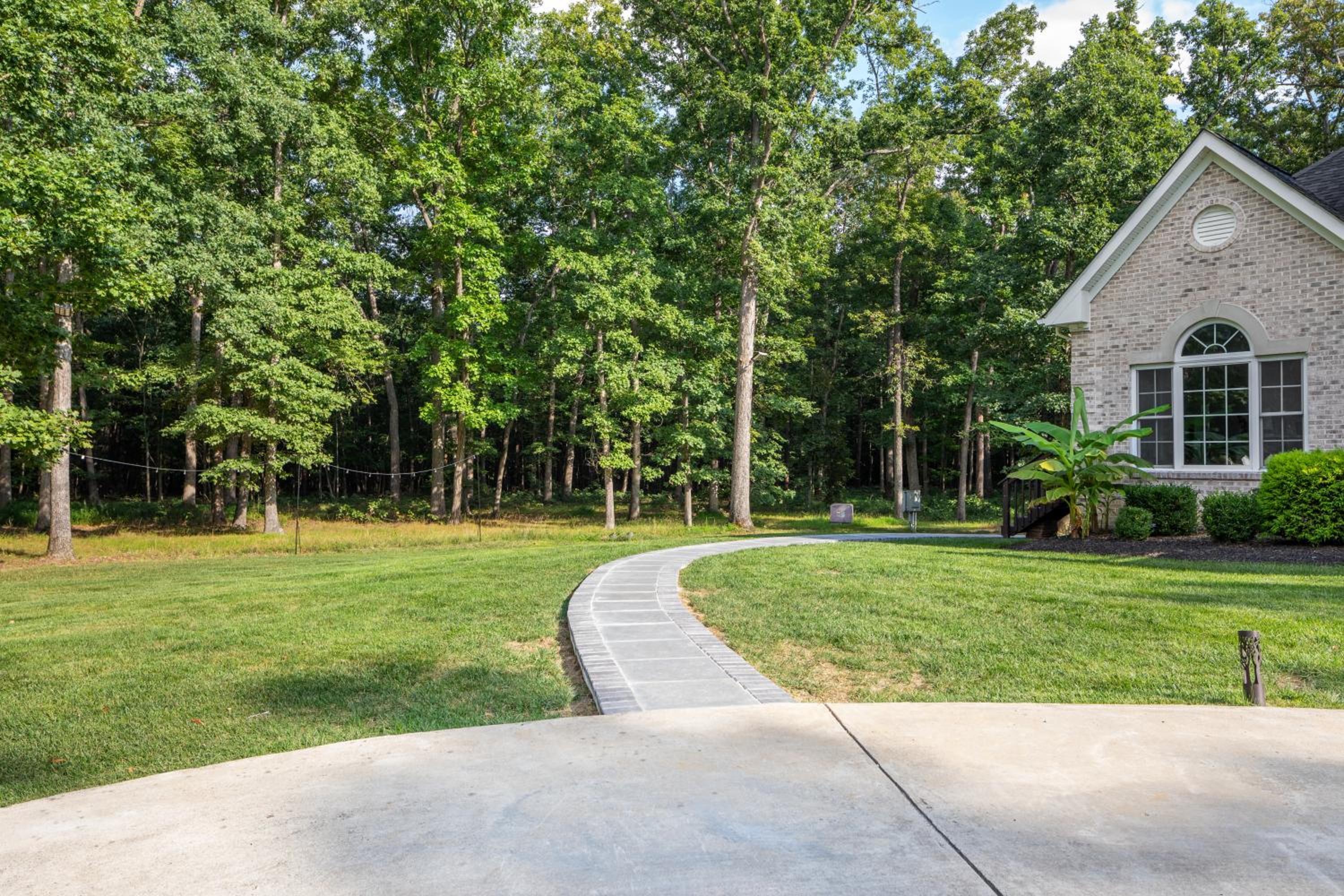 2 BR Serene & Peaceful On 4 Acres, Fairfax-GMU - Lower Level