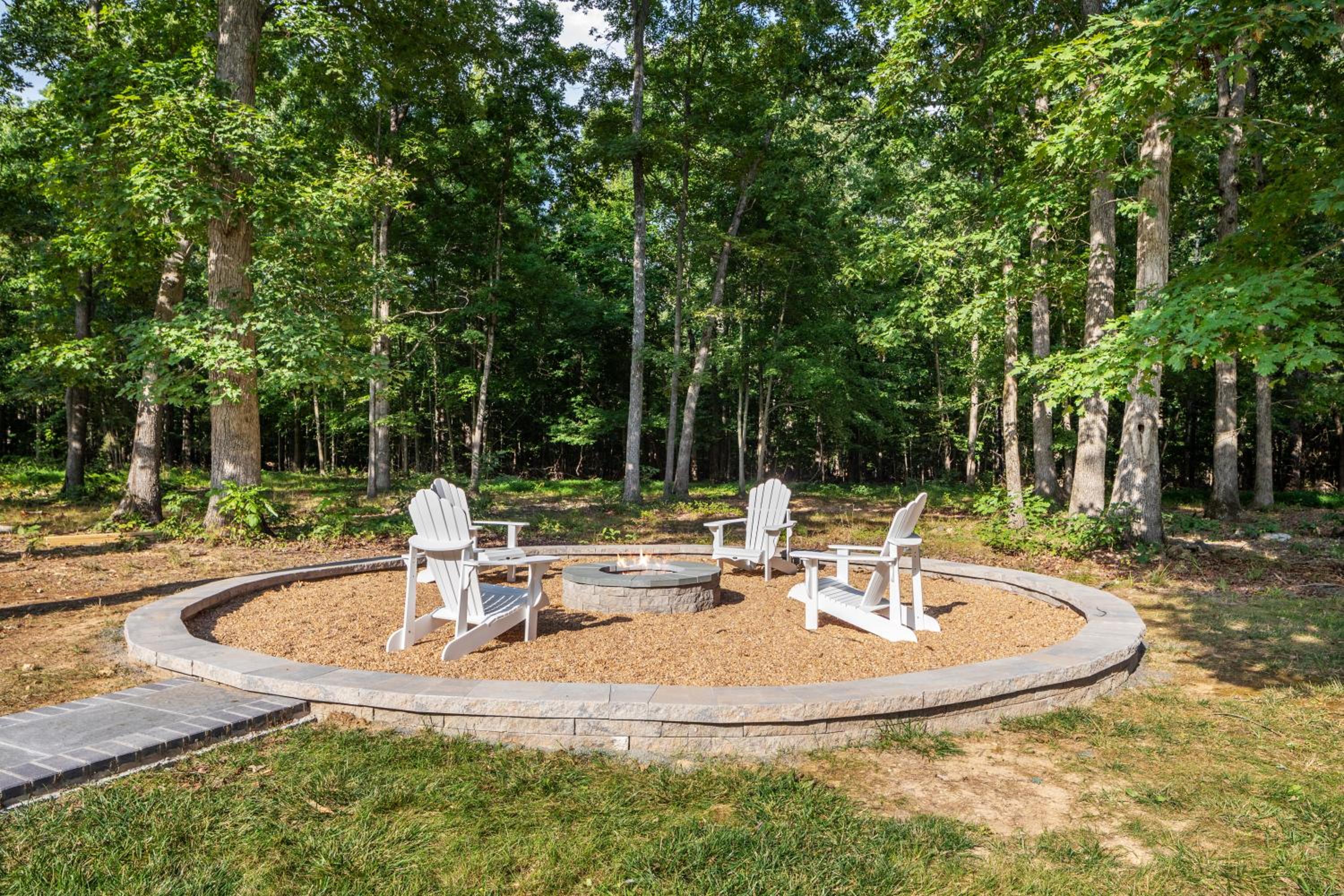 2 BR Serene & Peaceful On 4 Acres, Fairfax-GMU - Lower Level
