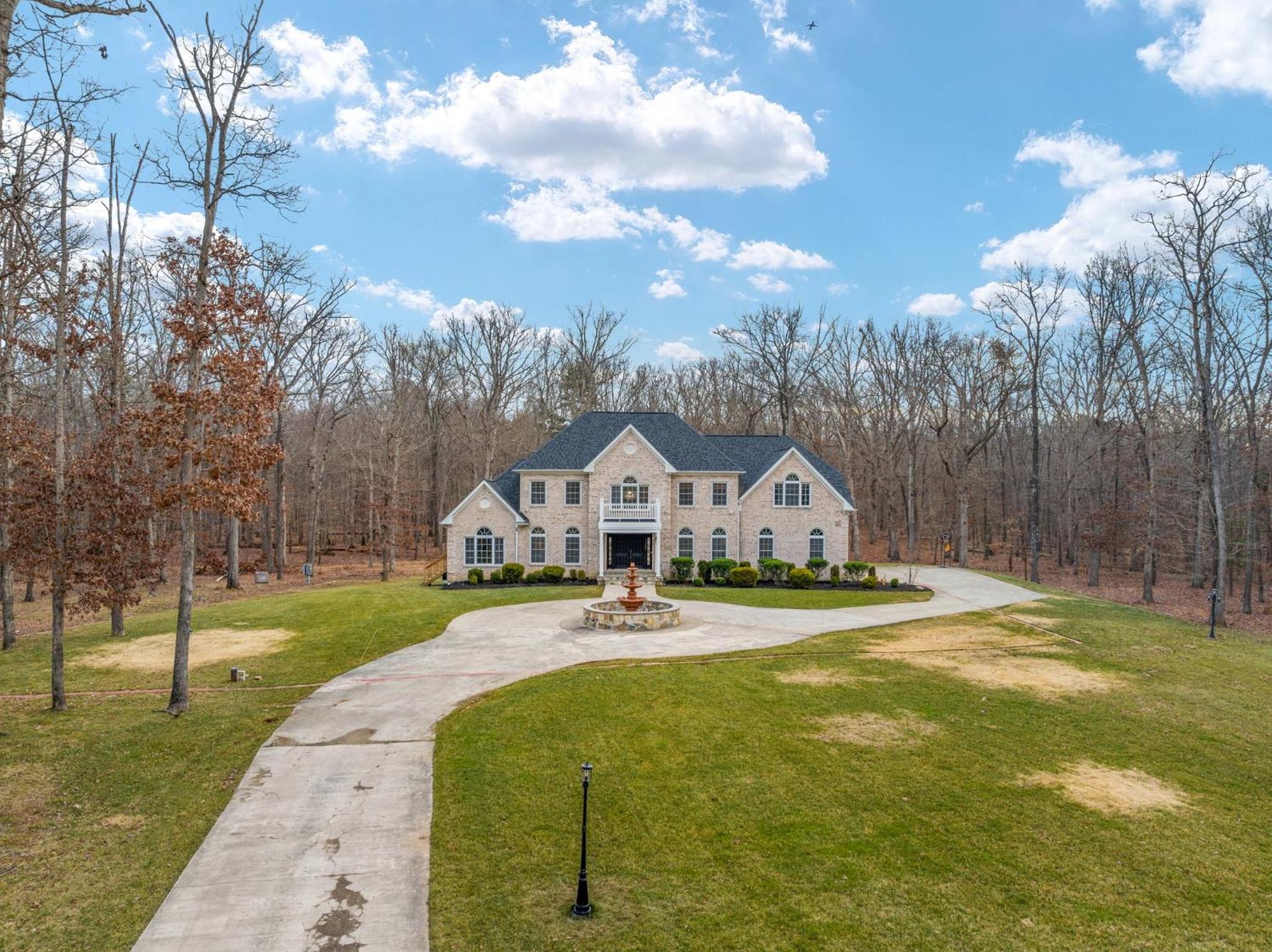 2 BR Serene & Peaceful On 4 Acres, Fairfax-GMU - Lower Level
