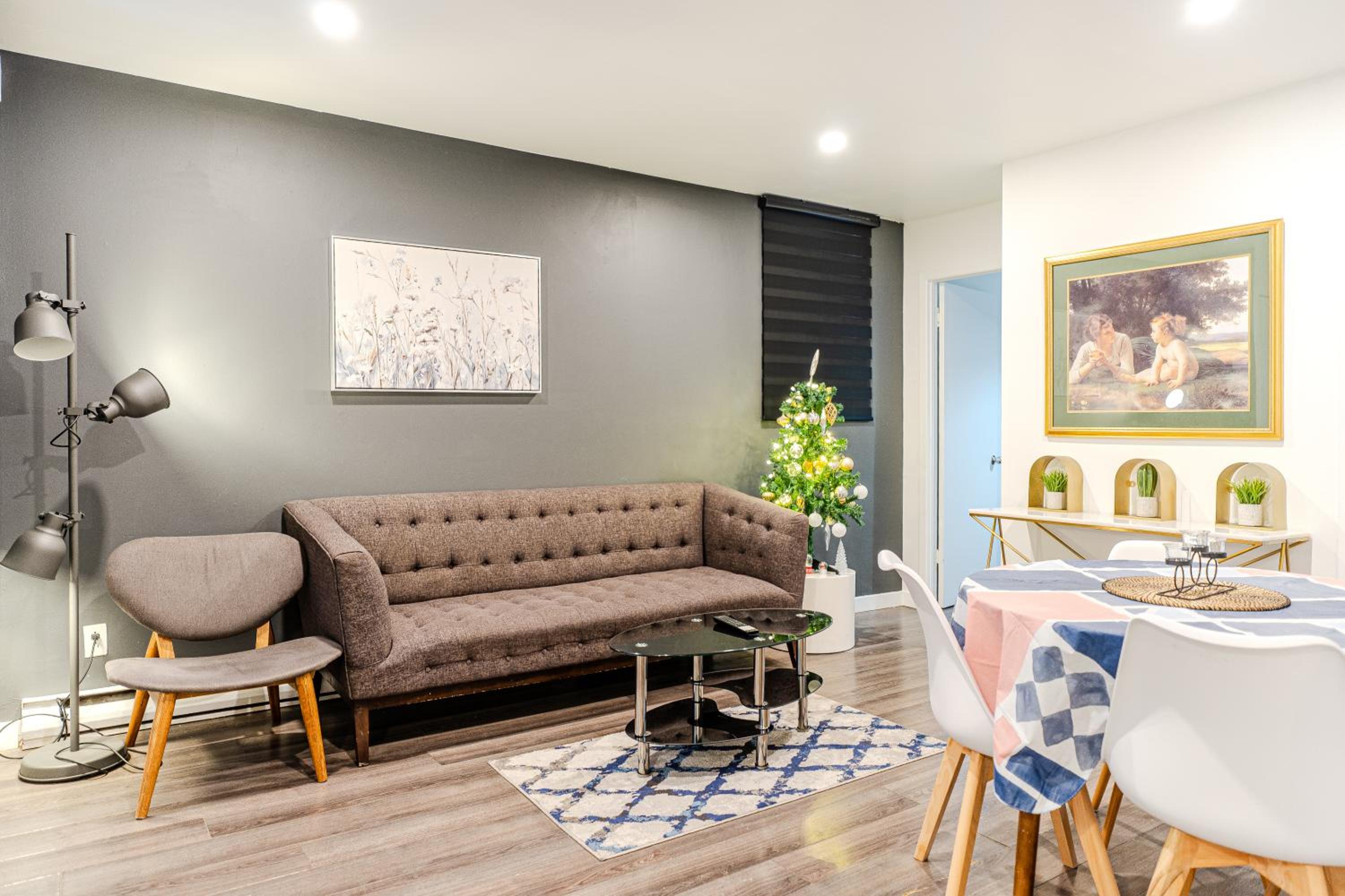 Cozy 2-Bedroom in Griffintown