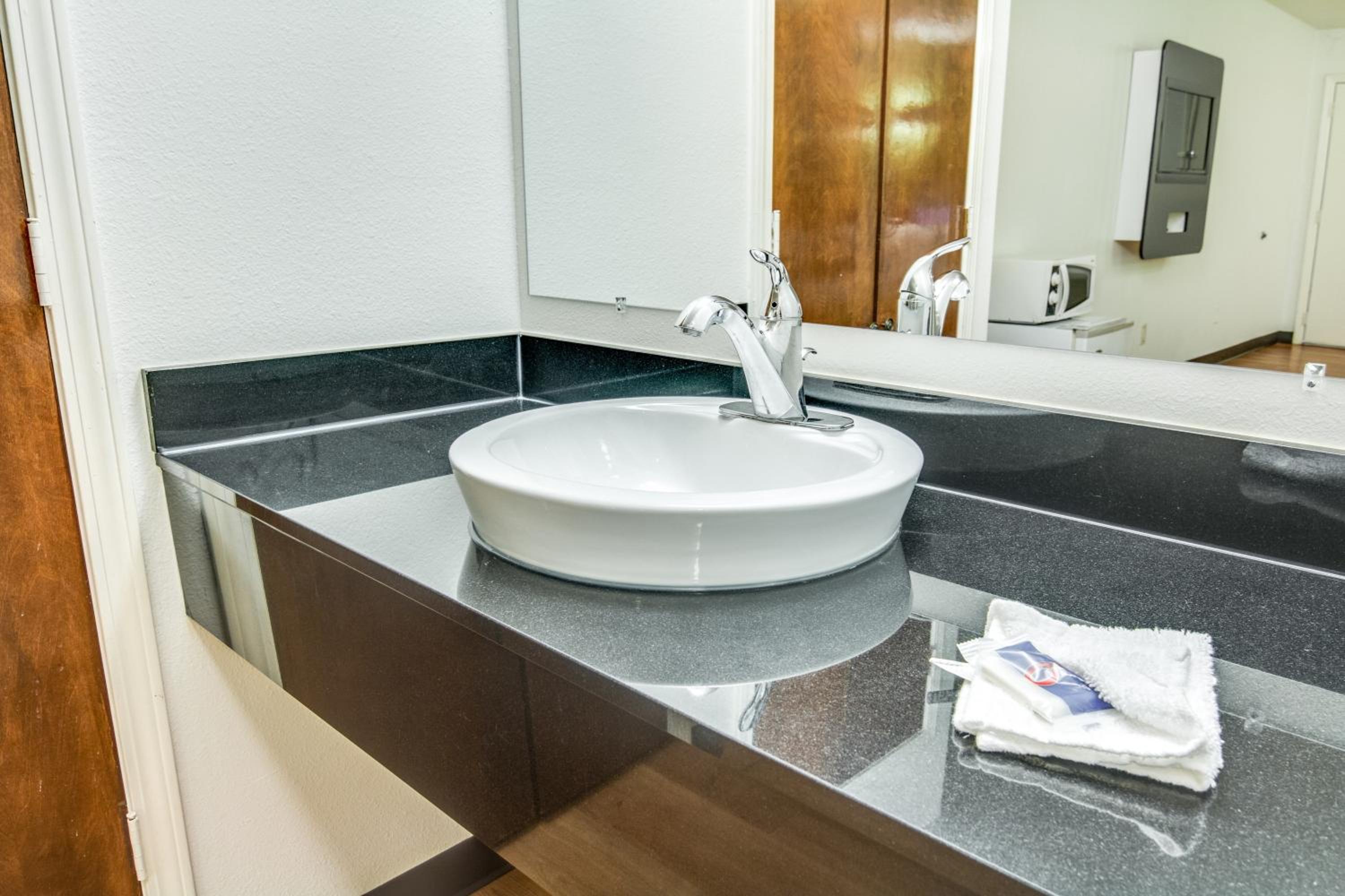 Longview Vacations - Motel 6-Longview, TX - North - Property Image 6