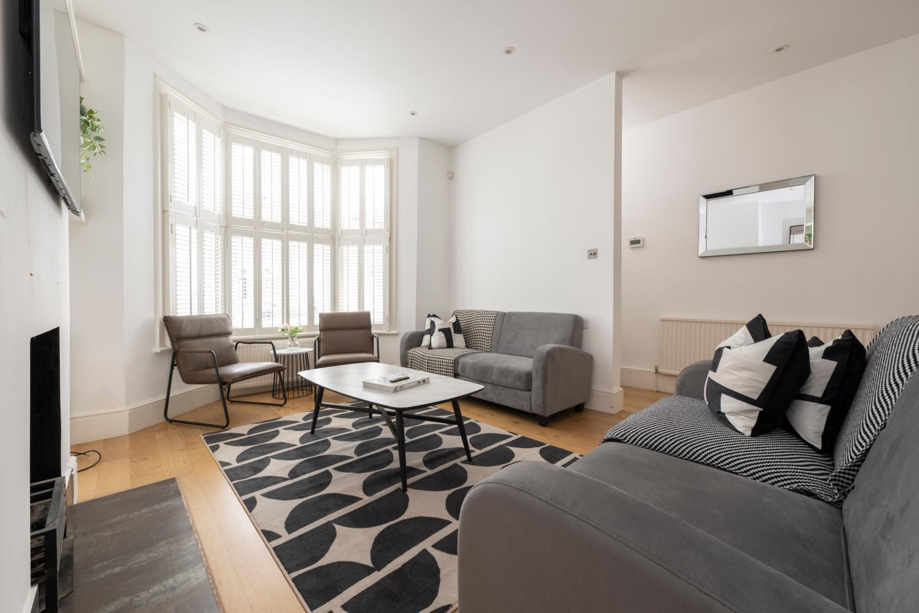 Fulham Spacious 4BD Home, Parking & Garden, WiFi