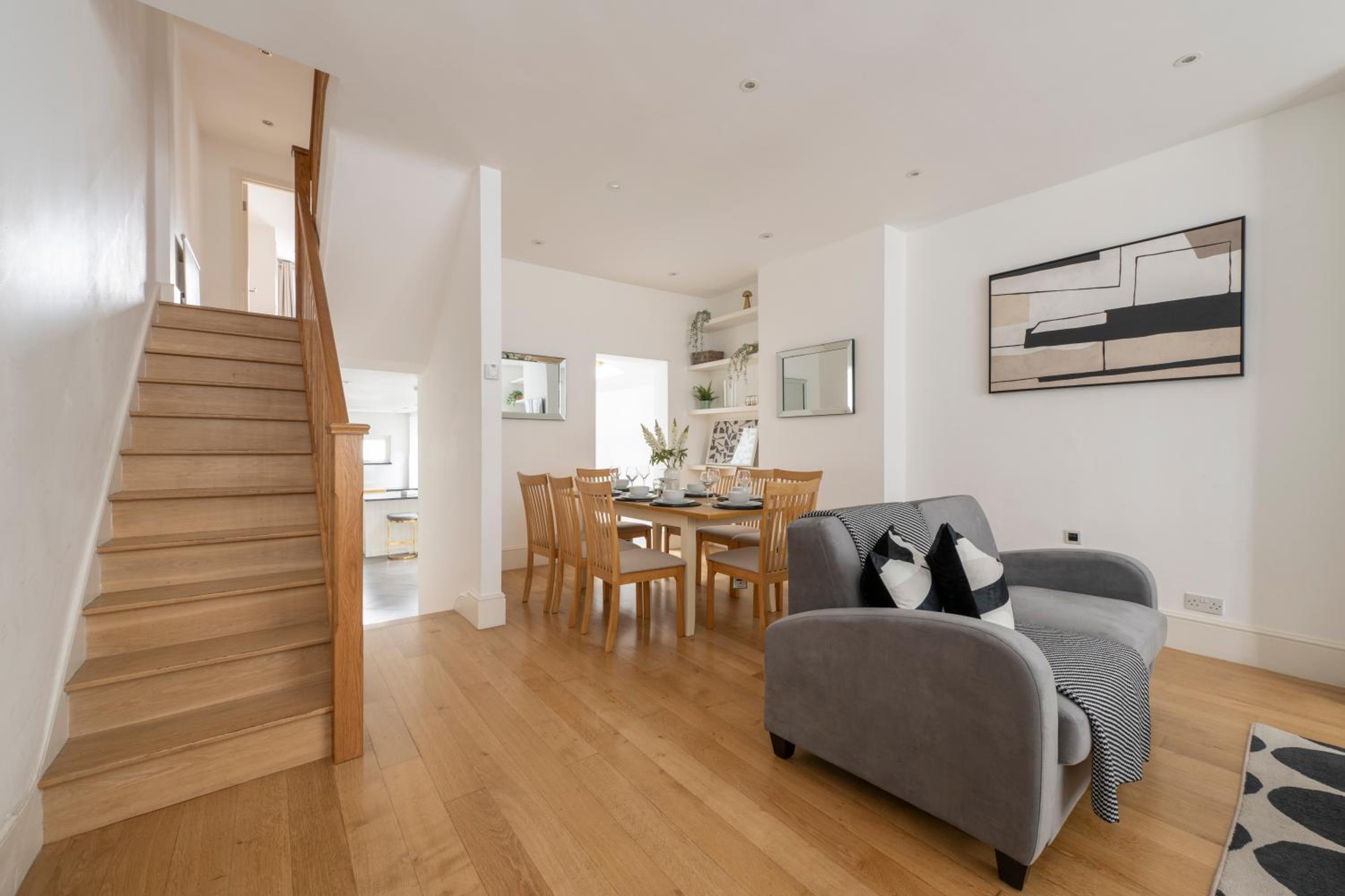 Fulham Spacious 4BD Home, Parking & Garden, WiFi