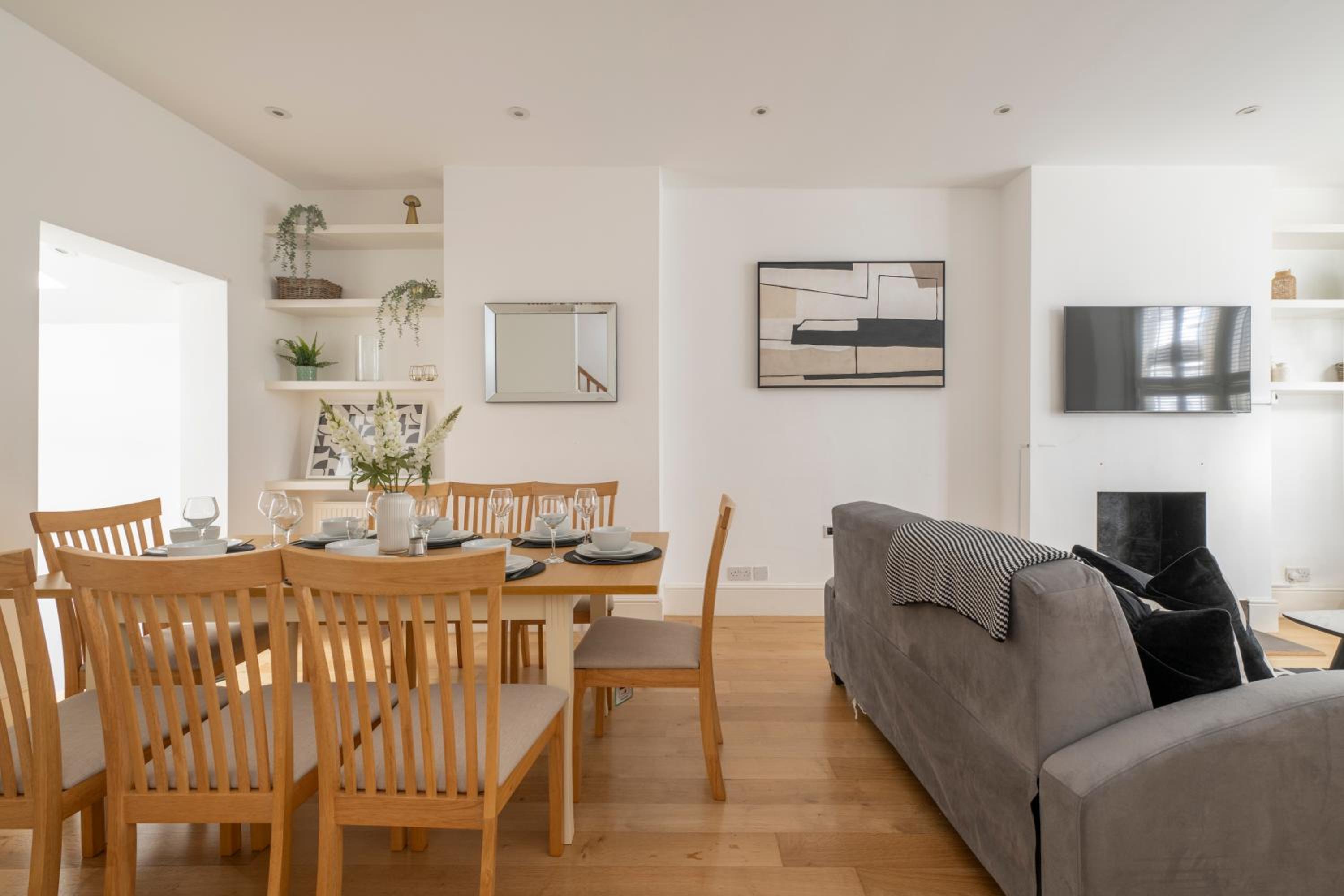 Fulham Spacious 4BD Home, Parking & Garden, WiFi