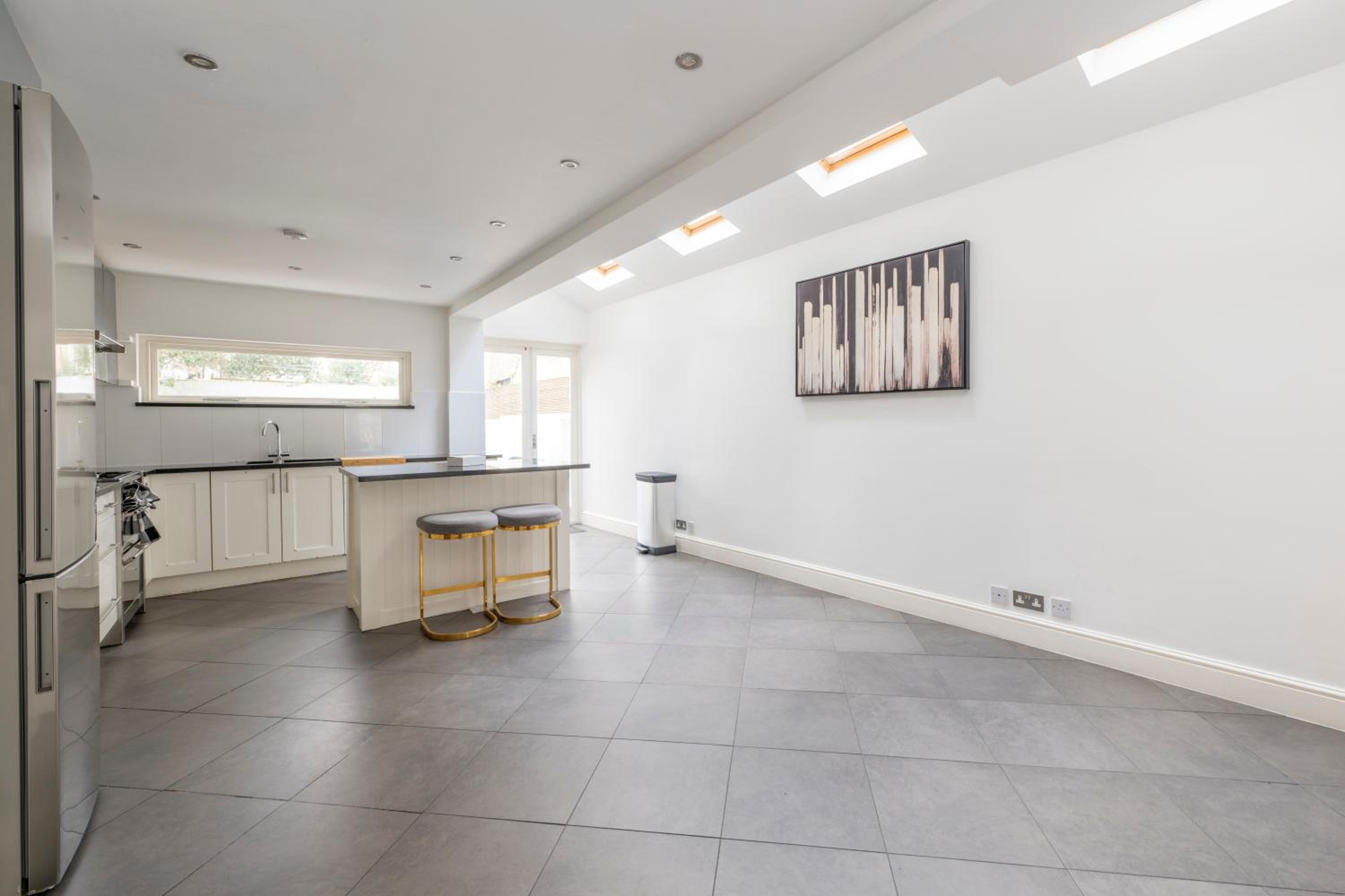 Fulham Spacious 4BD Home, Parking & Garden, WiFi