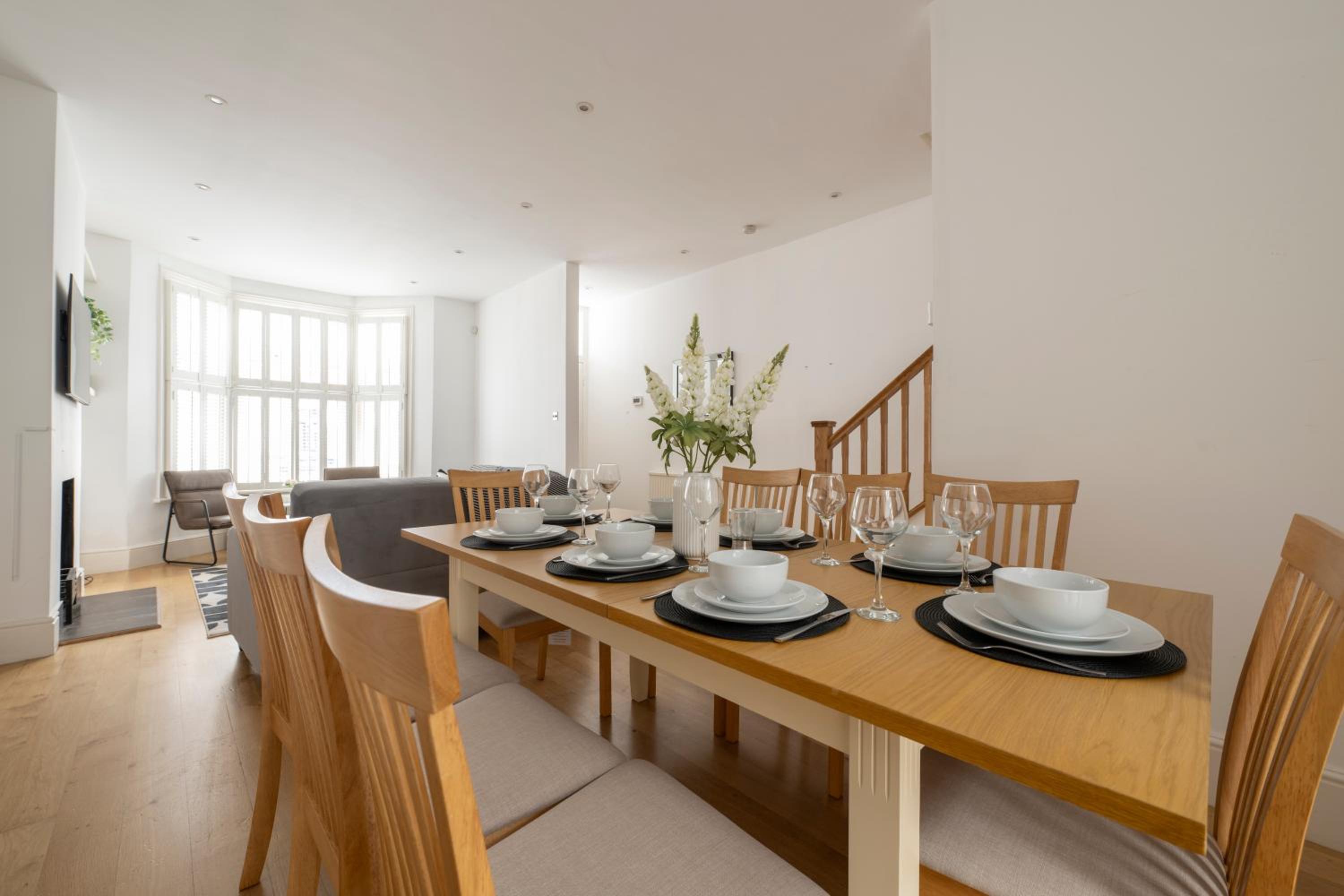Fulham Spacious 4BD Home, Parking & Garden, WiFi