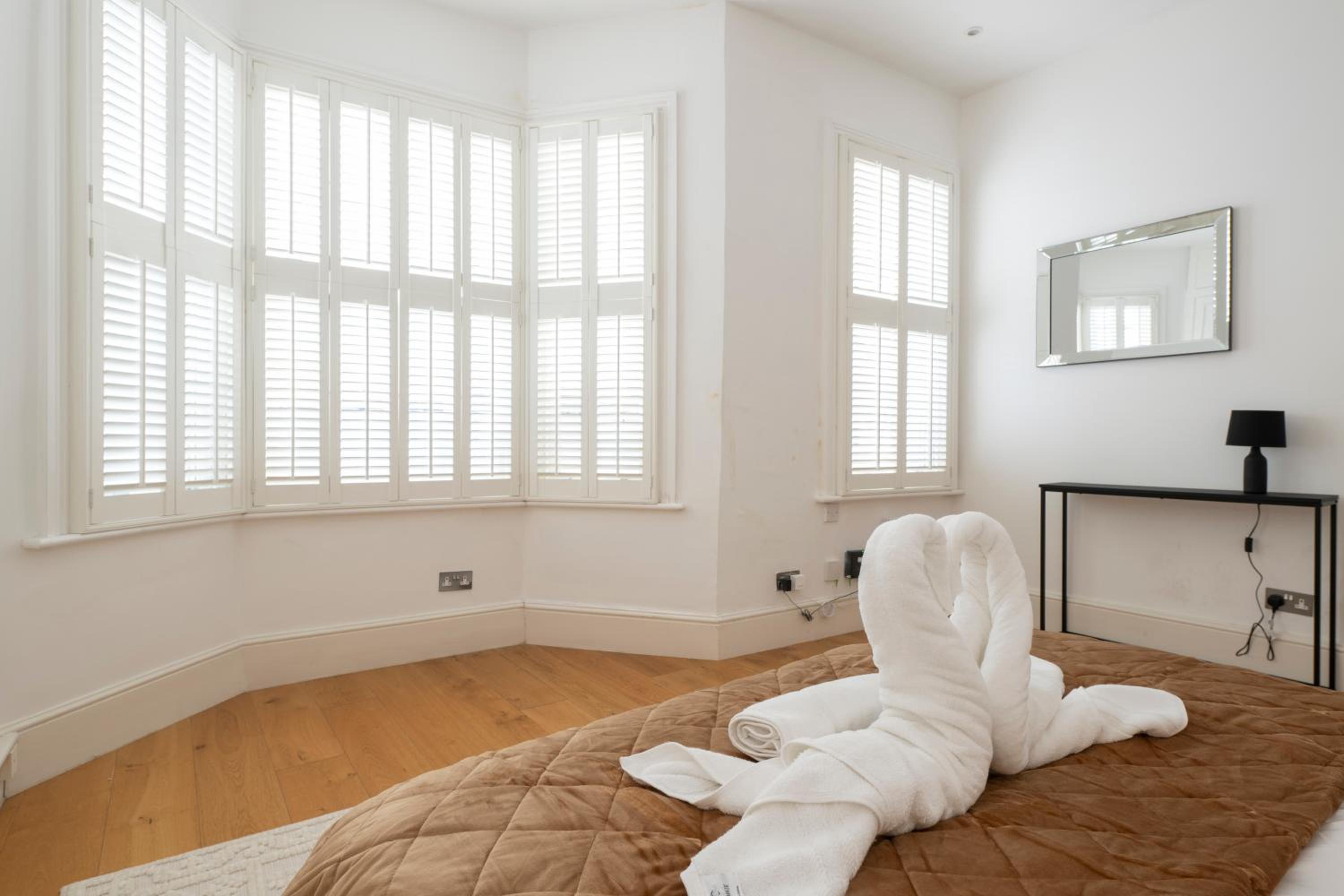 Fulham Spacious 4BD Home, Parking & Garden, WiFi