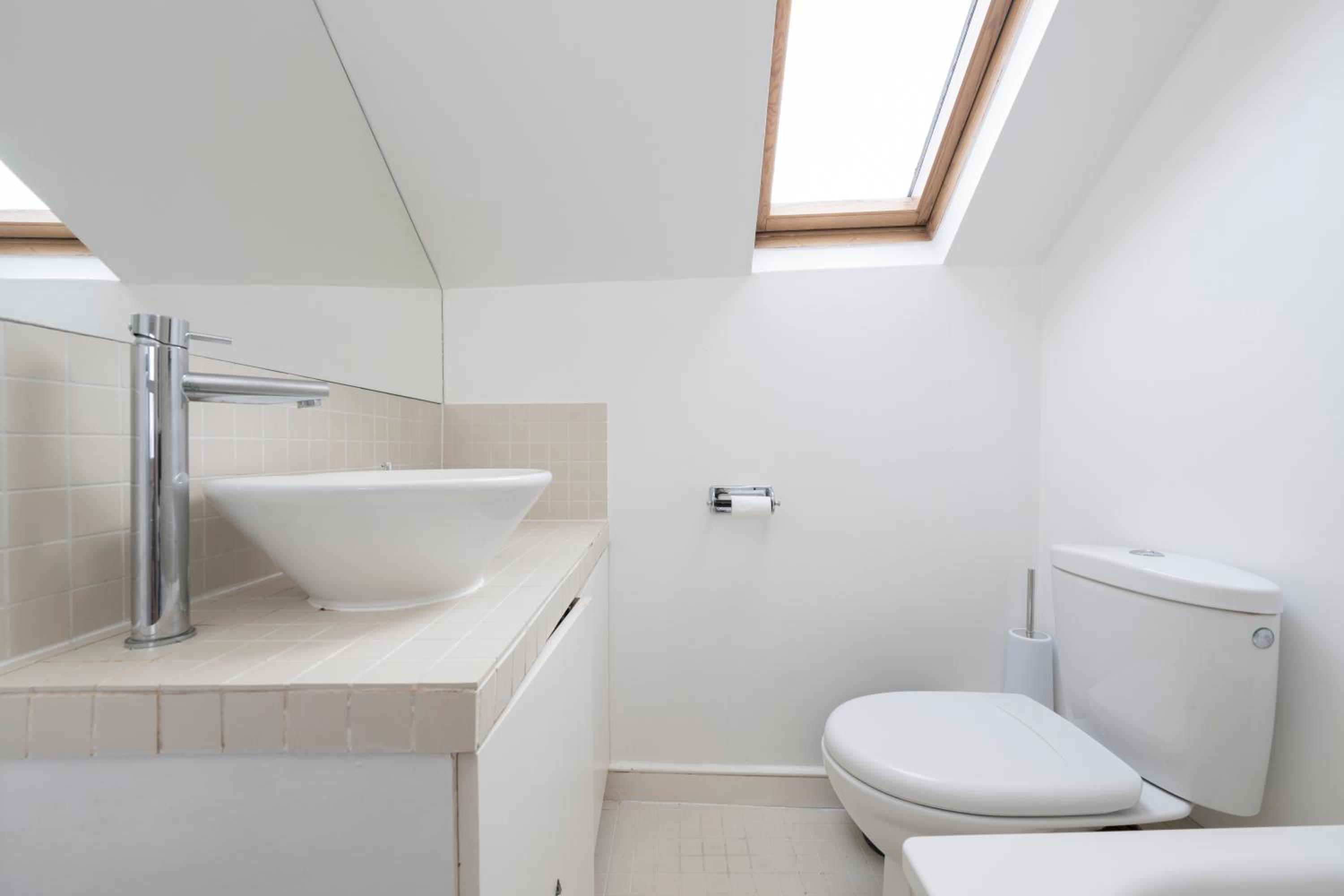 Fulham Spacious 4BD Home, Parking & Garden, WiFi