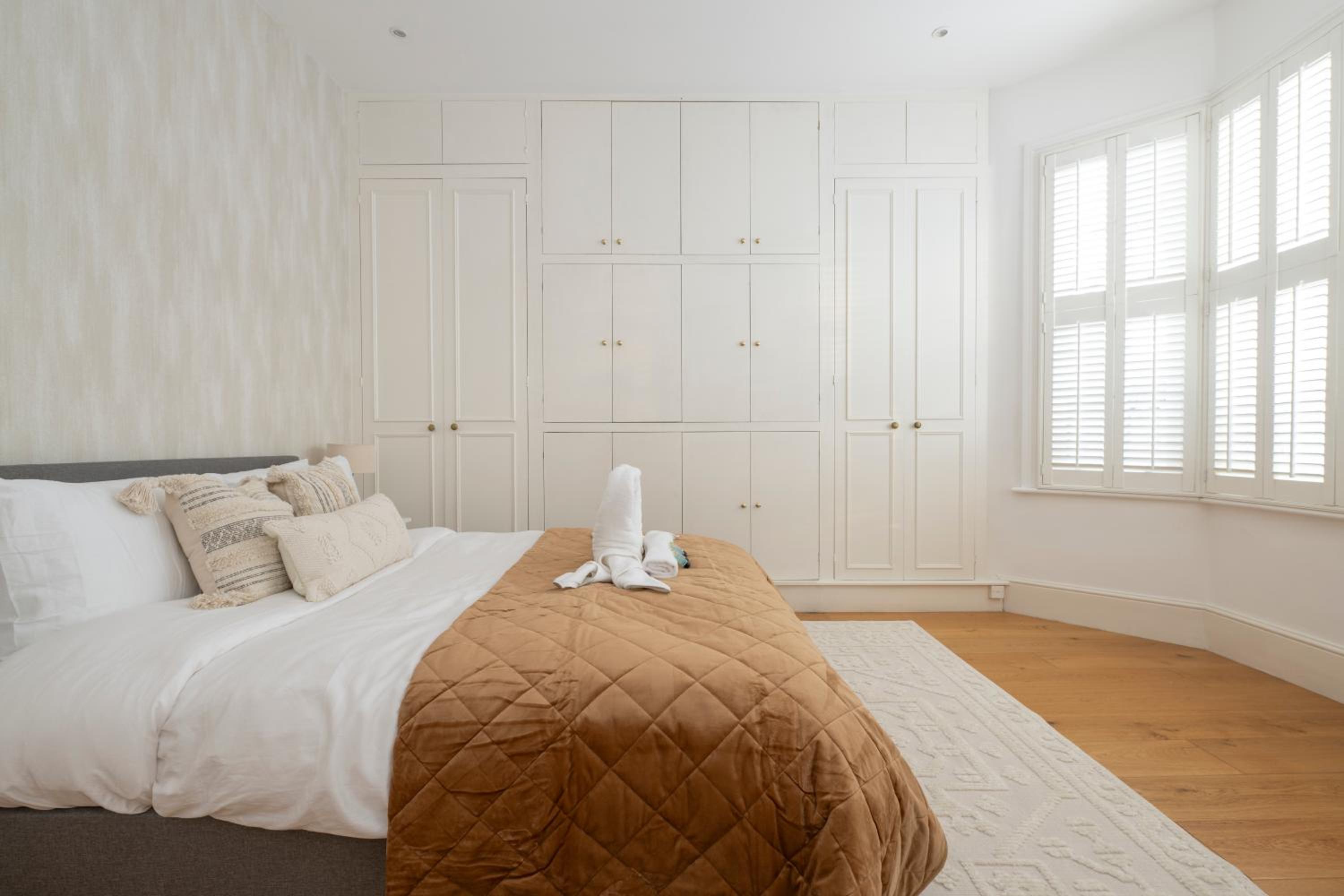 Fulham Spacious 4BD Home, Parking & Garden, WiFi