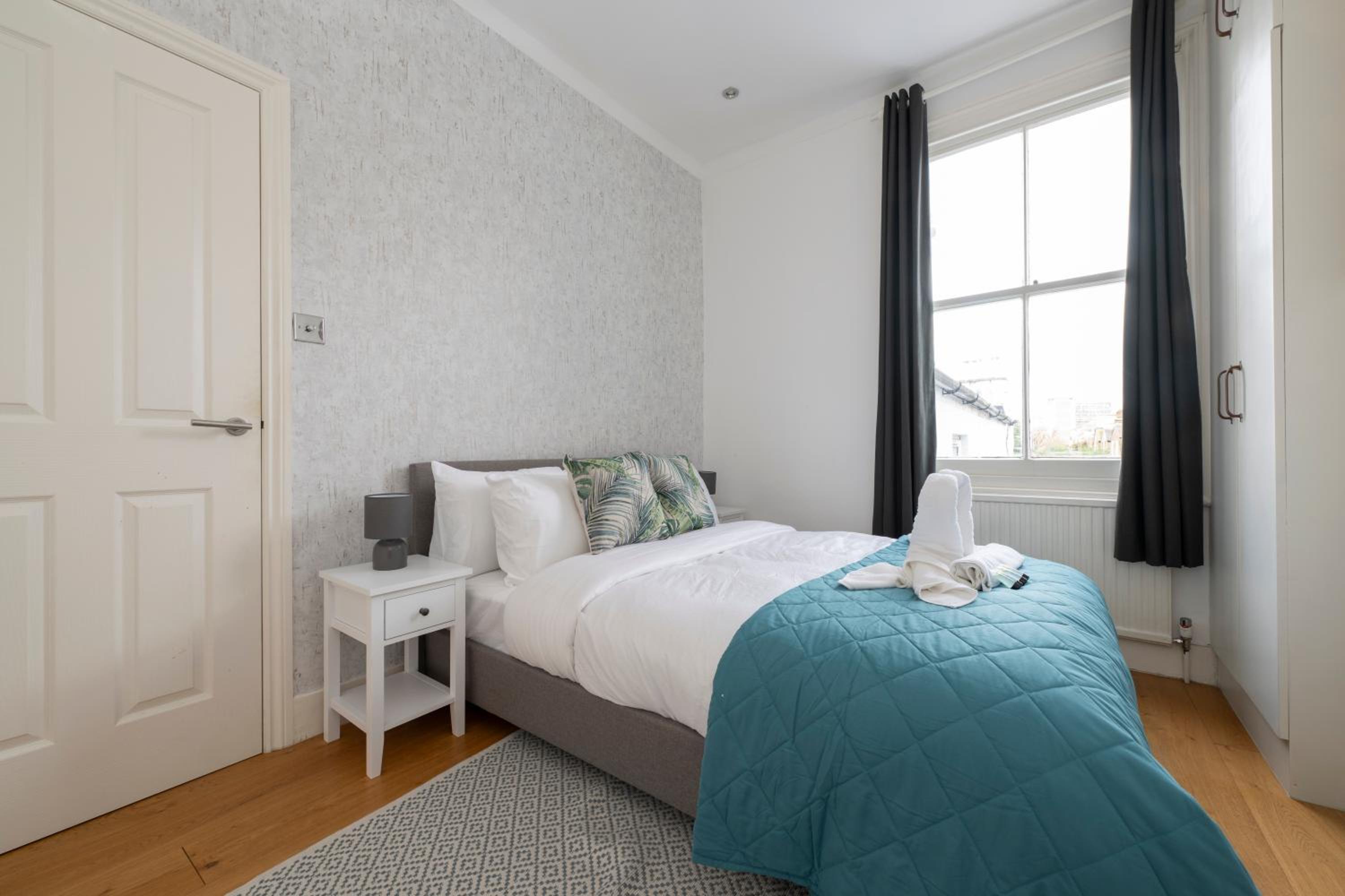 Fulham Spacious 4BD Home, Parking & Garden, WiFi